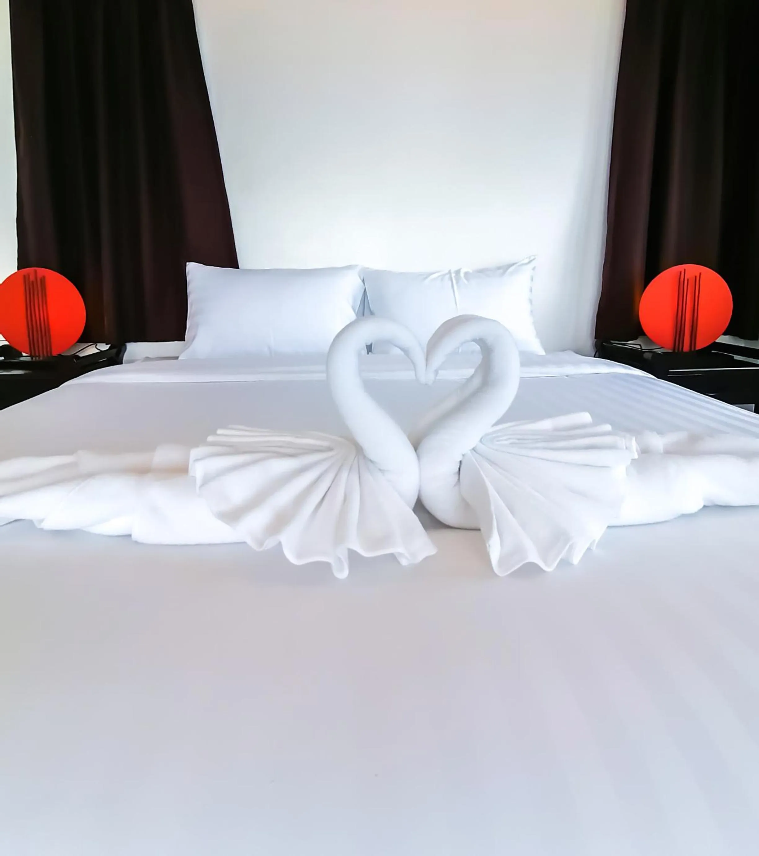 Bed in The Cosy Maenam Beach Resort