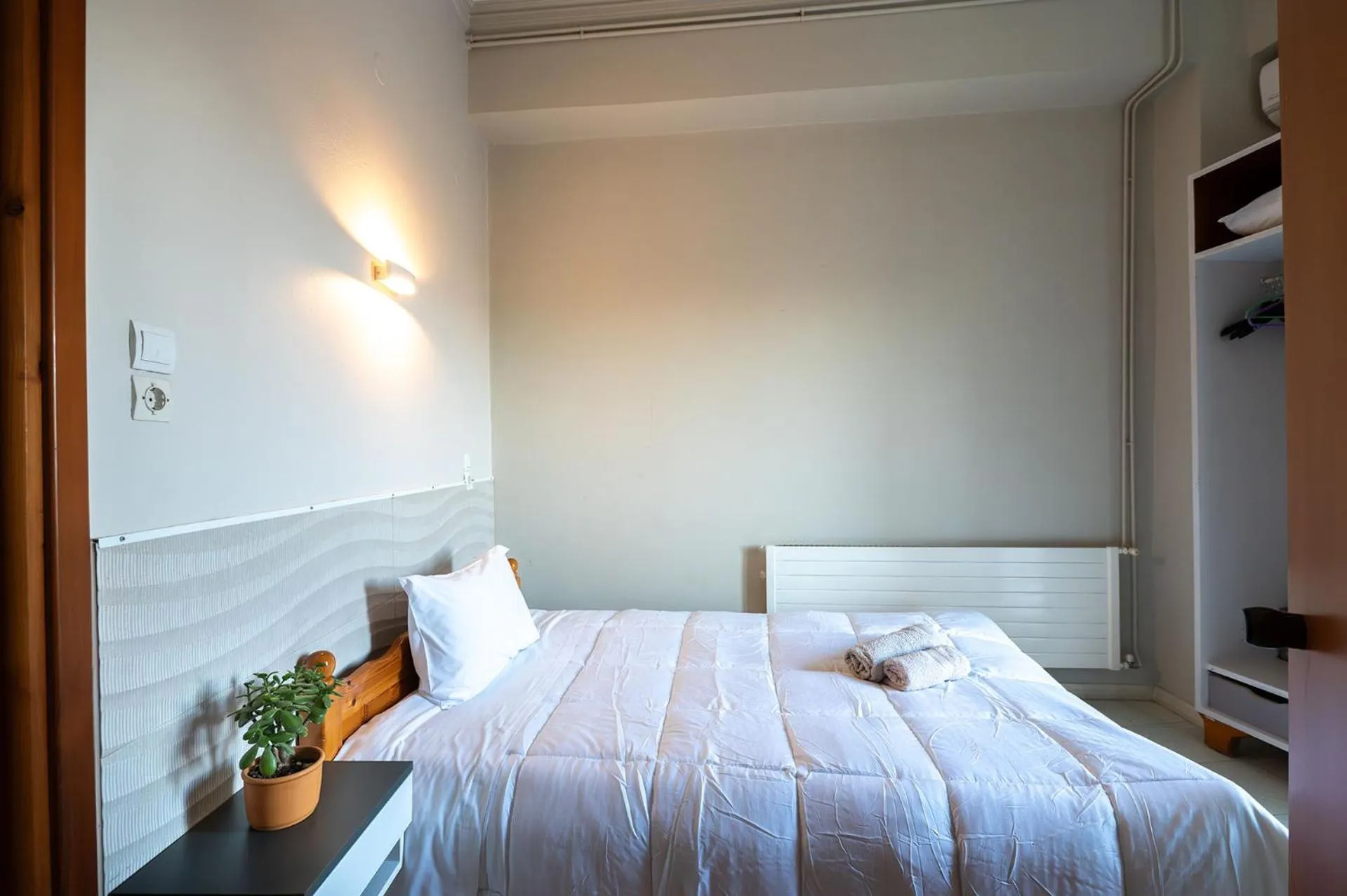 Bedroom, Bed in Bikakis Family Apartments