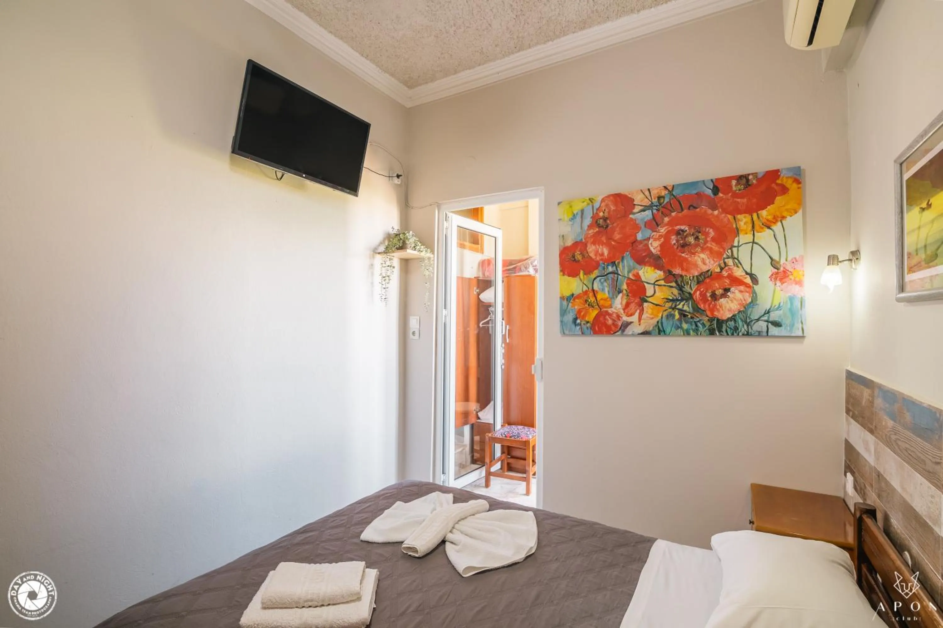 Bed in Bikakis Family Apartments