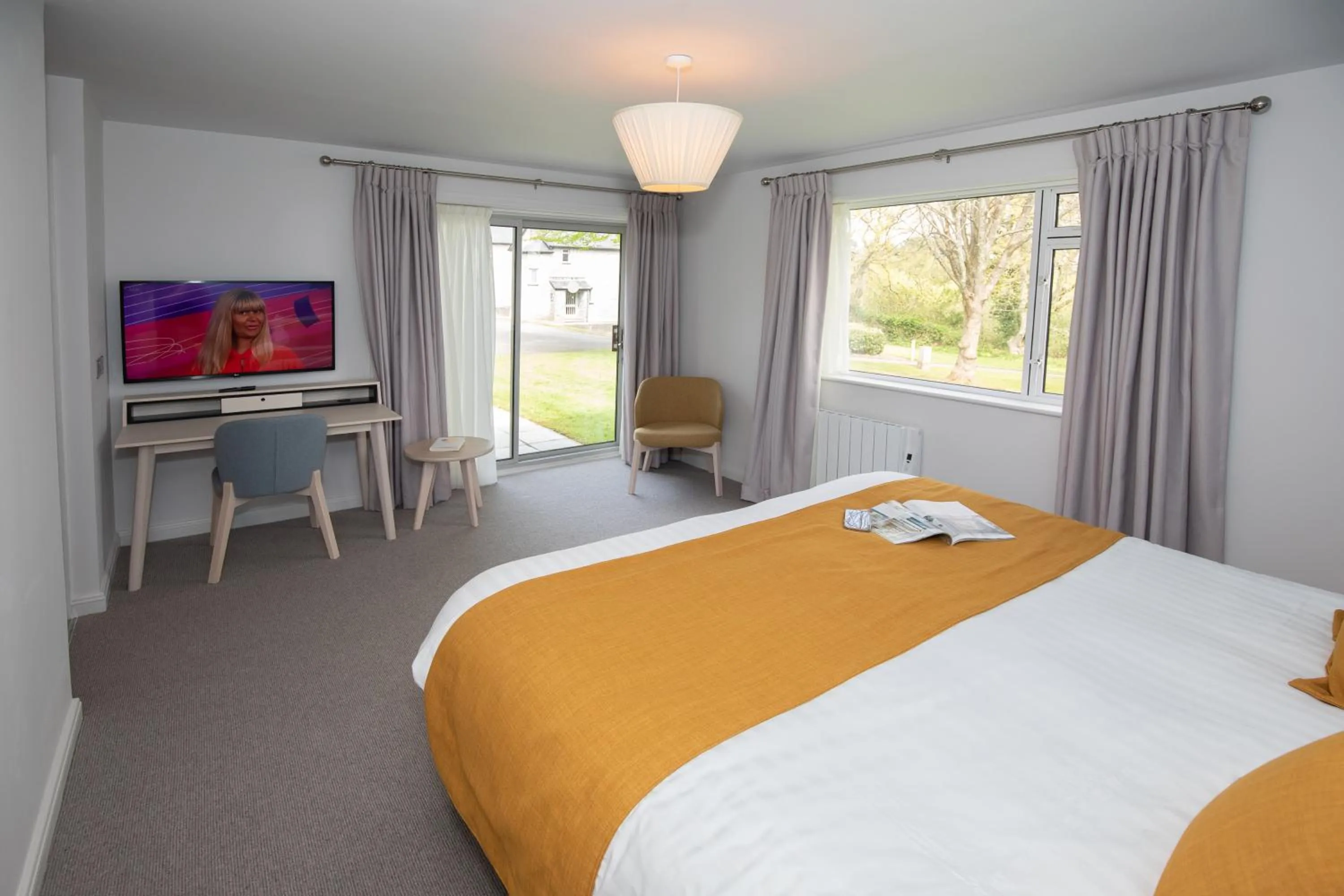 Bedroom, Bed in St Mellion Estate