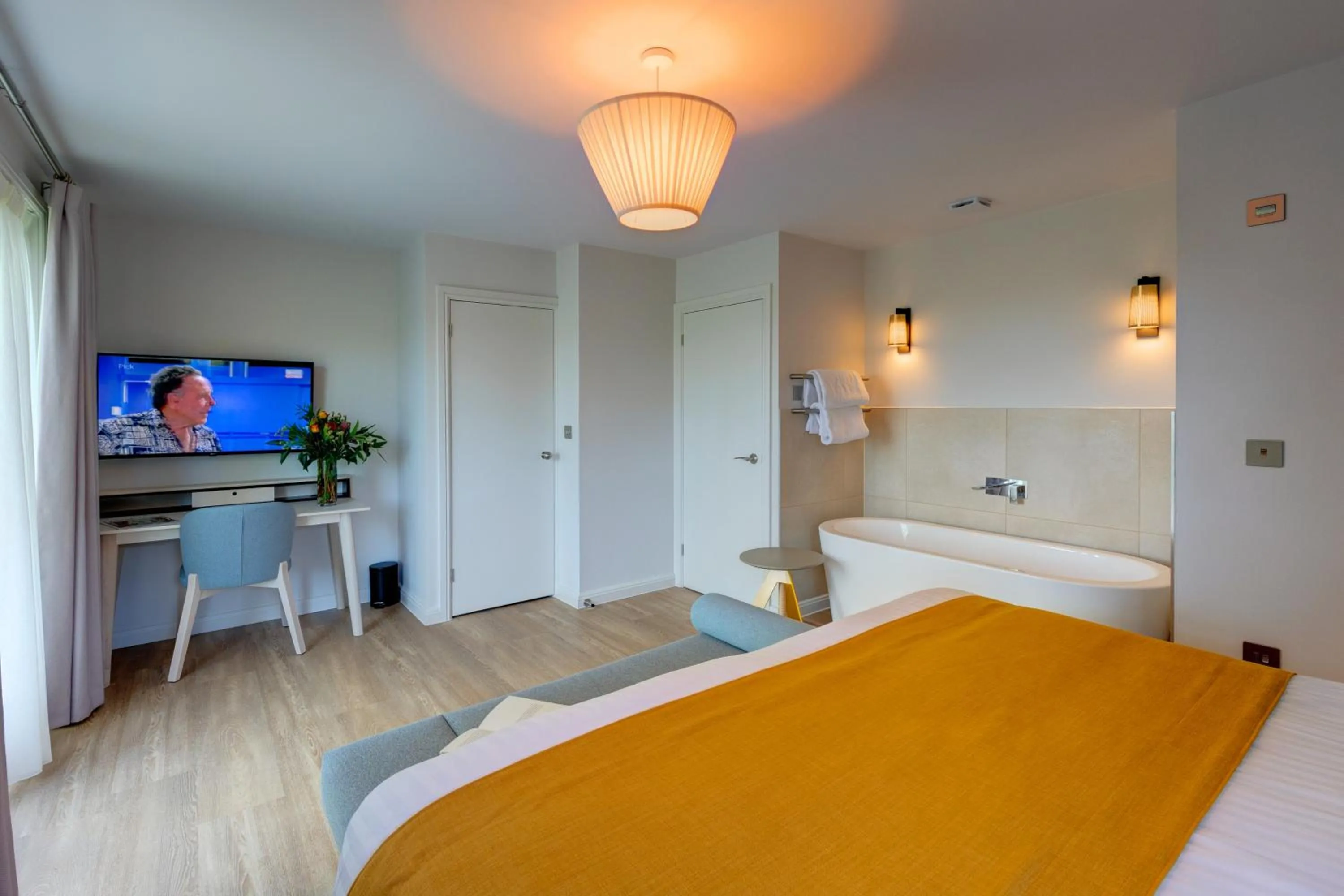 Bedroom, Bed in St Mellion Estate