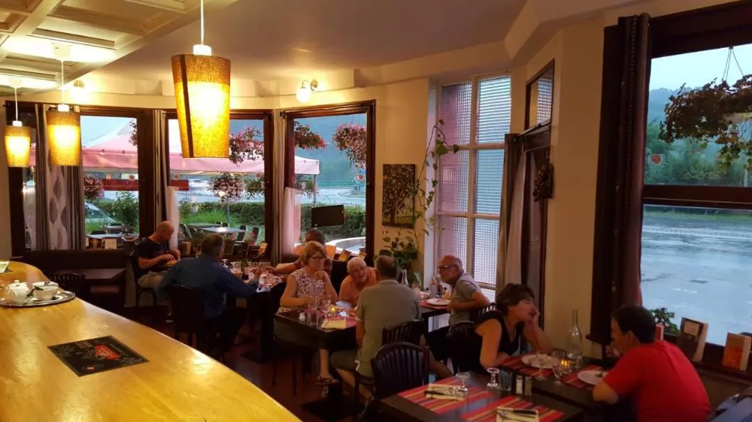 Restaurant/places to eat in Ô & Cimes