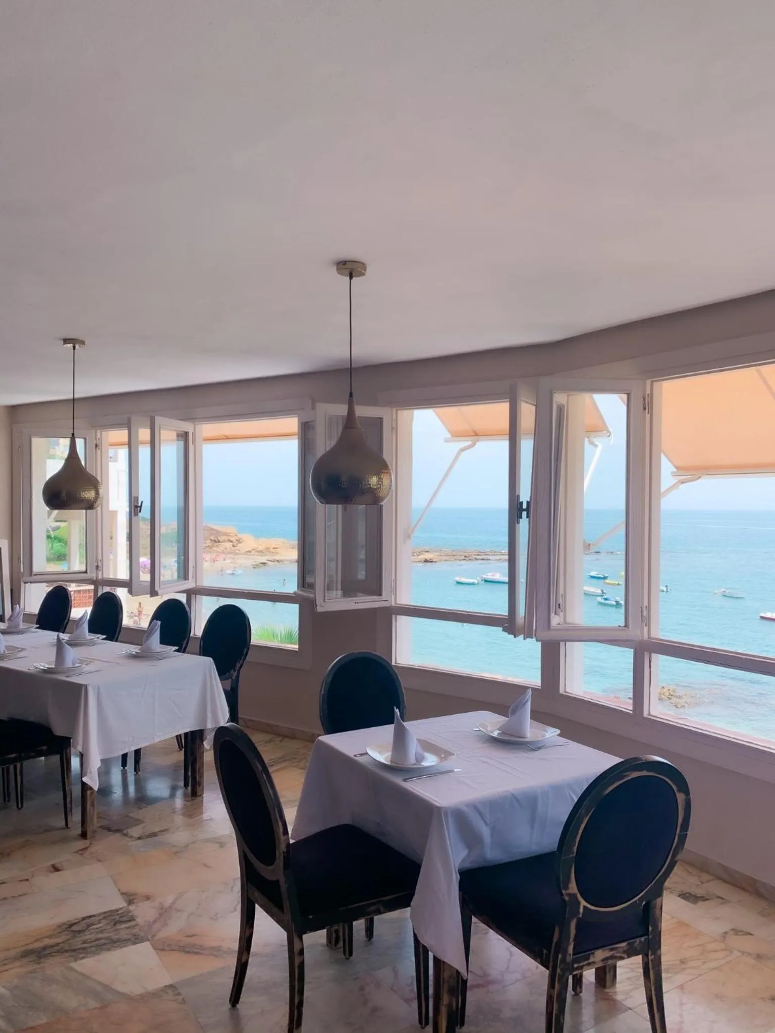 Restaurant/places to eat in Hotel Patricia