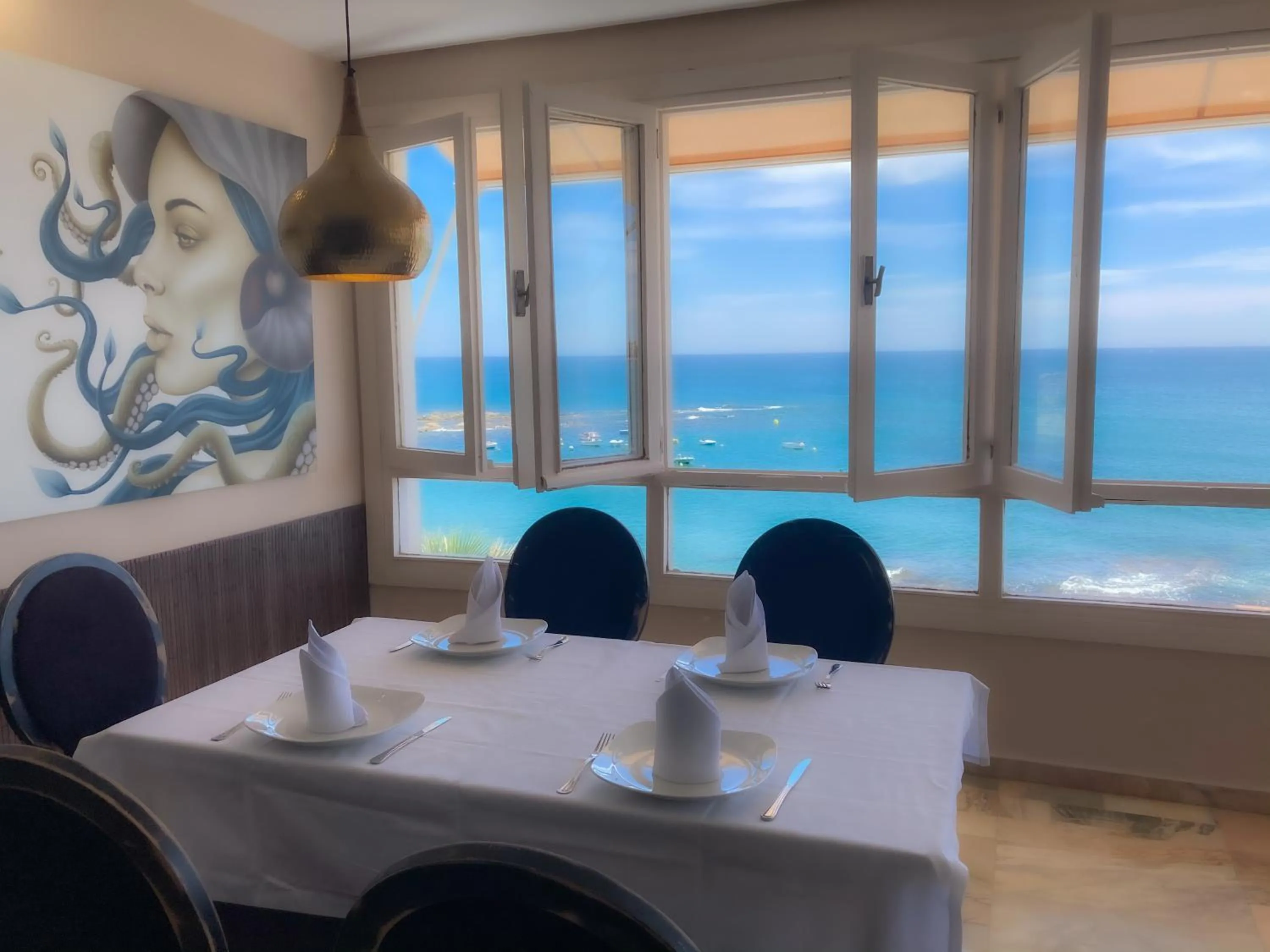 Restaurant/places to eat in Hotel Patricia