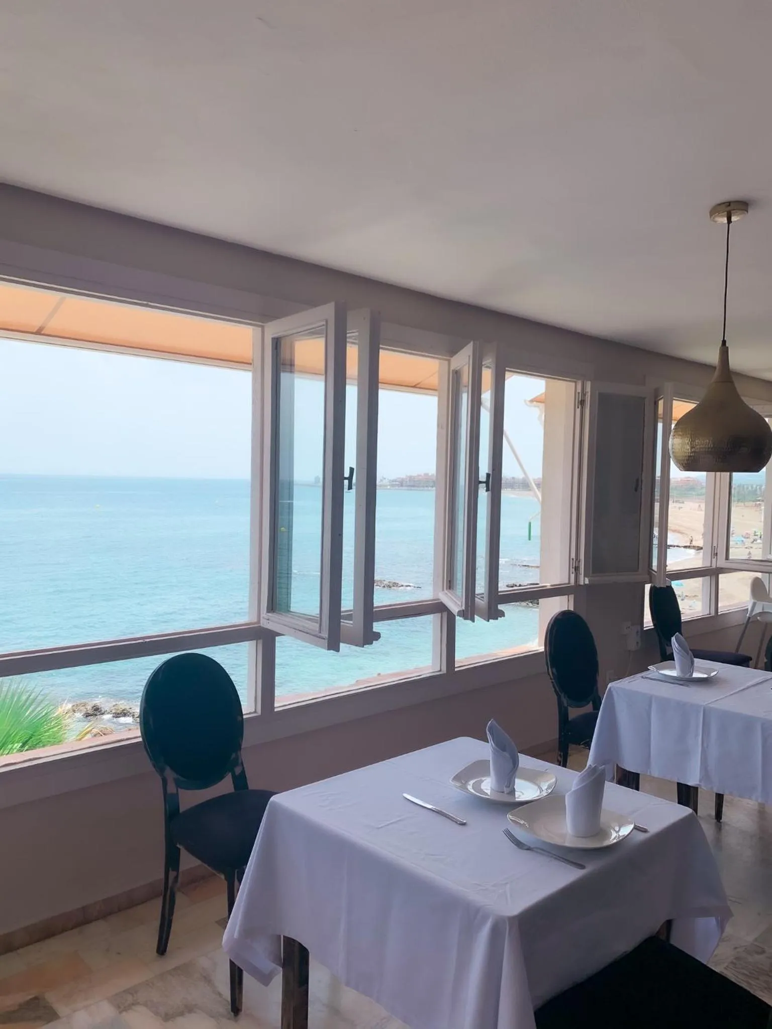 Restaurant/places to eat in Hotel Patricia