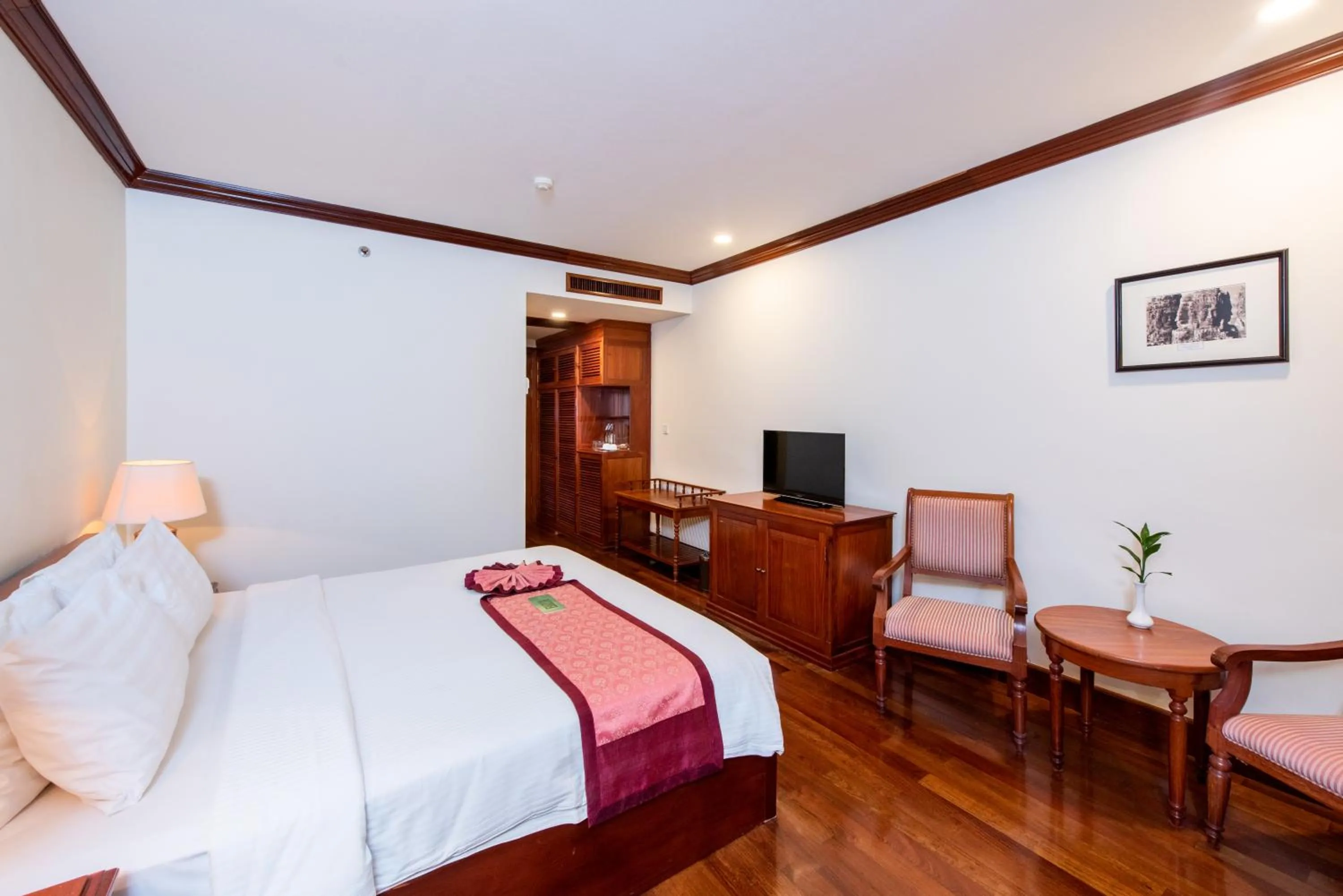 Photo of the whole room, Bed in Steung Siemreap Hotel