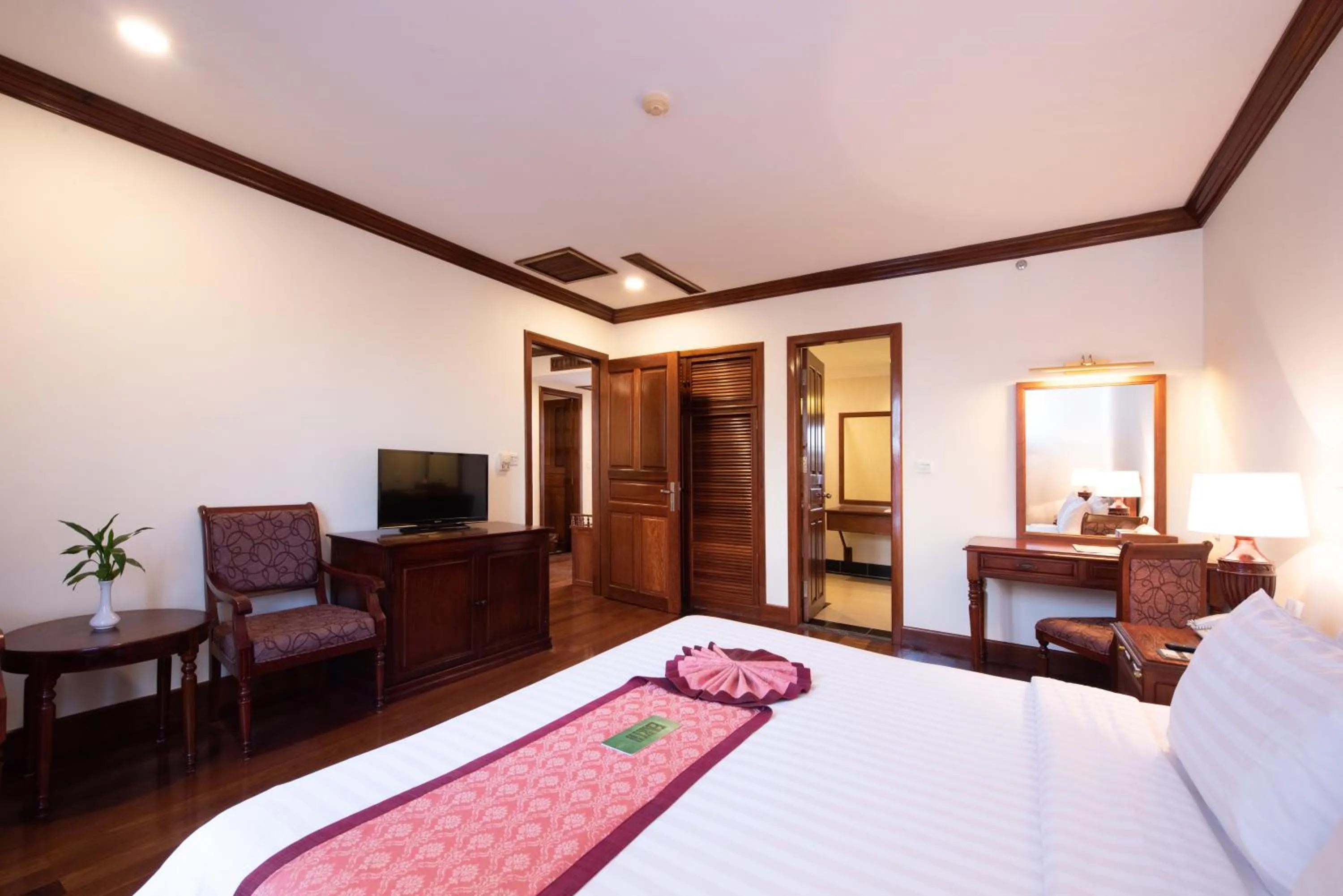 Bed in Steung Siemreap Hotel