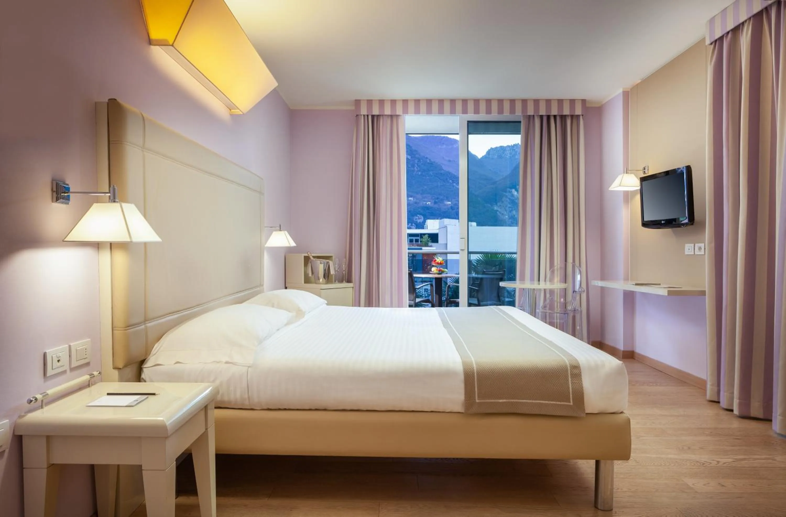 Bedroom, Bed in Hotel Kristal Palace - Tonelli Hotels - Adult Friendly