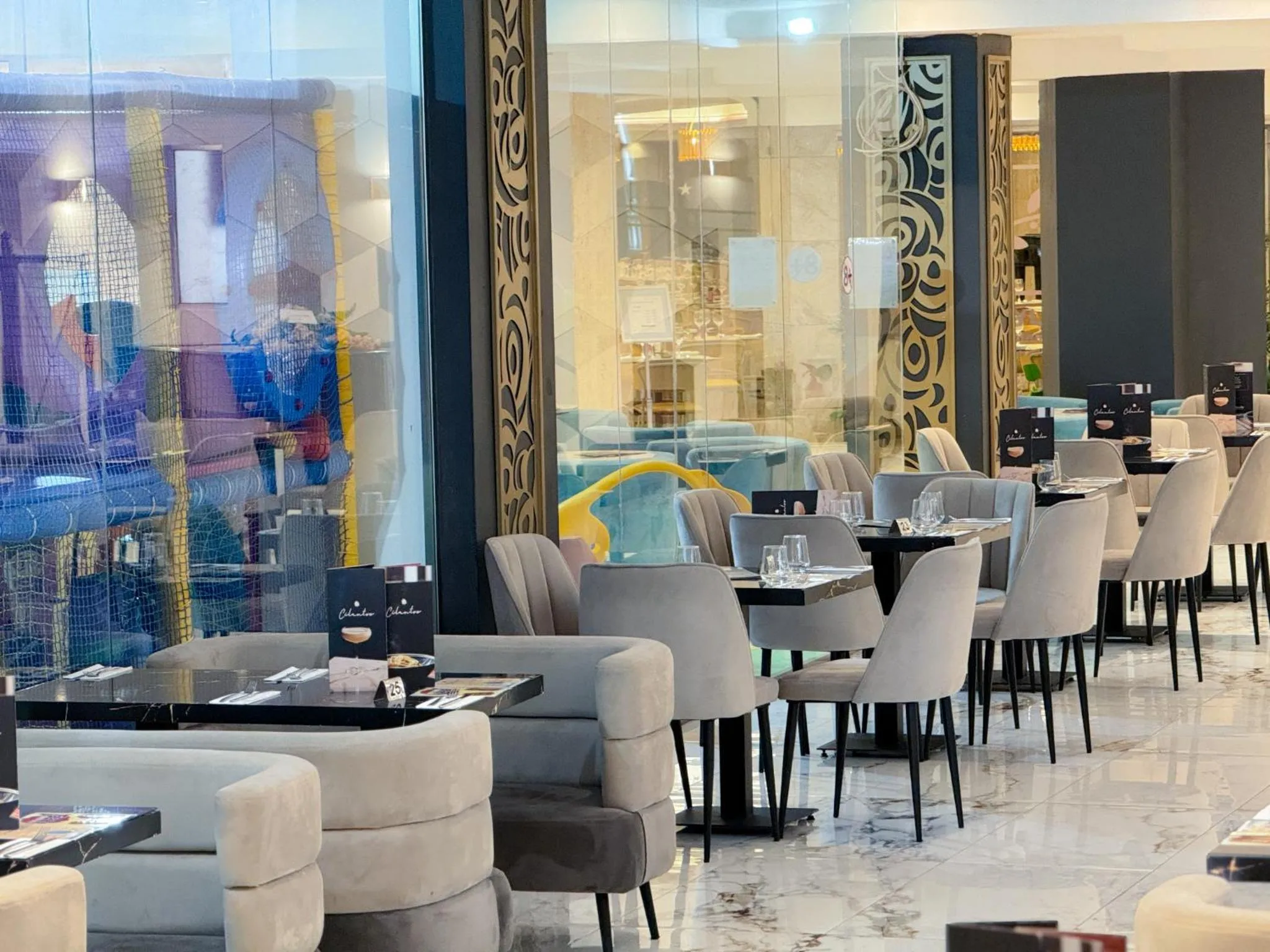 Restaurant/places to eat in Soreda Hotel