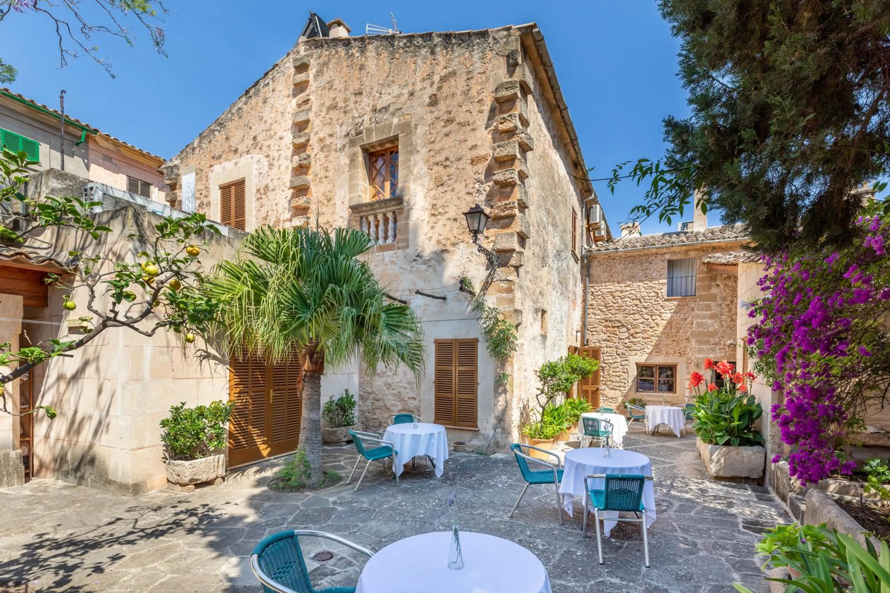 Facade/entrance in Can Tem Turismo de Interior