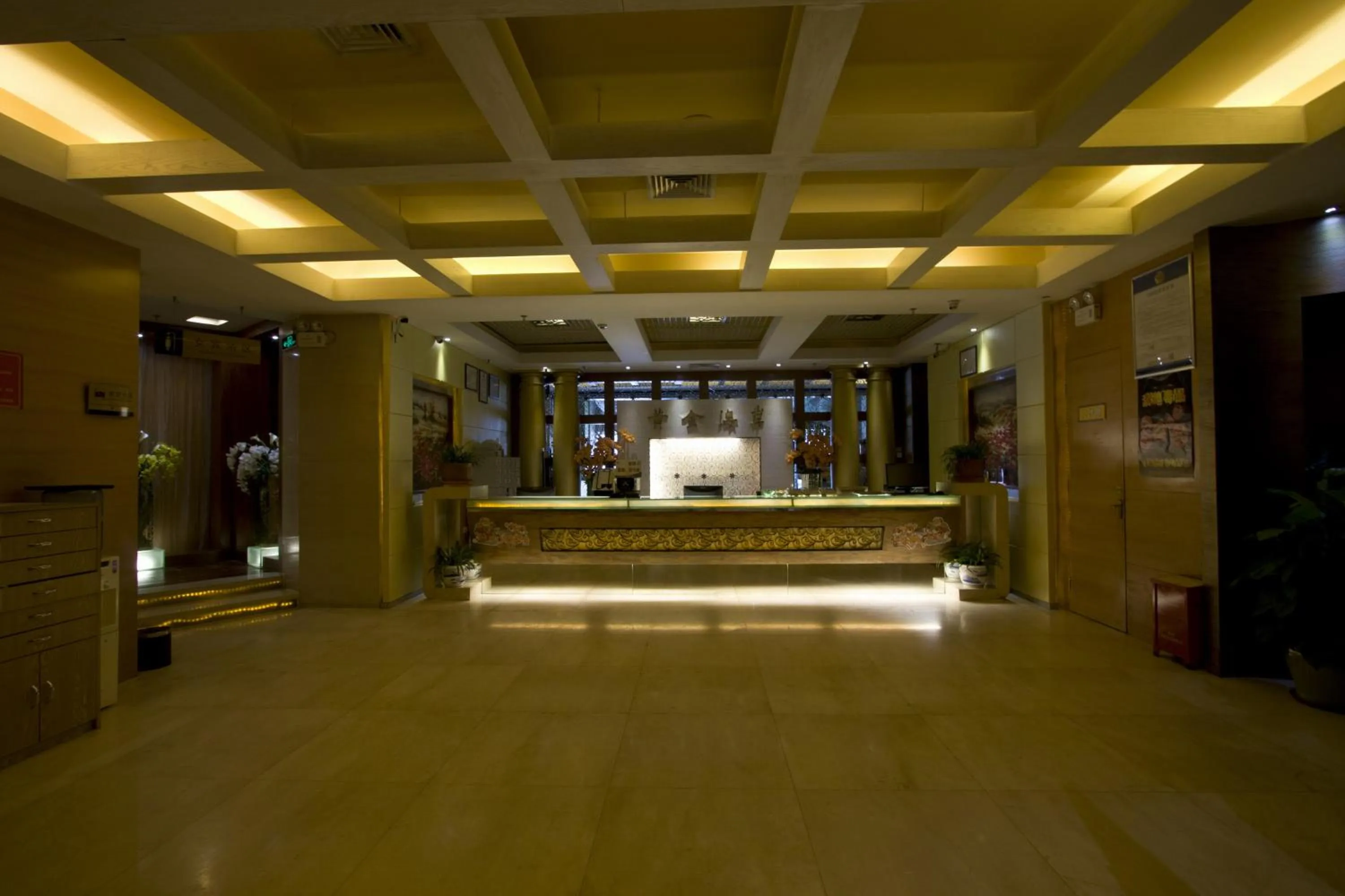 Lobby or reception in Shenzhen Kaili Hotel, Guomao Shopping Mall
