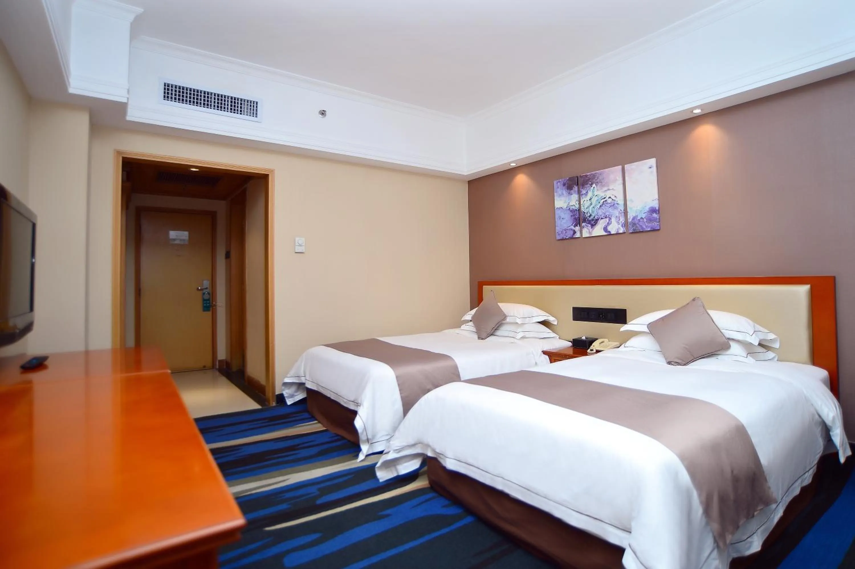 Bed in Shenzhen Kaili Hotel, Guomao Shopping Mall