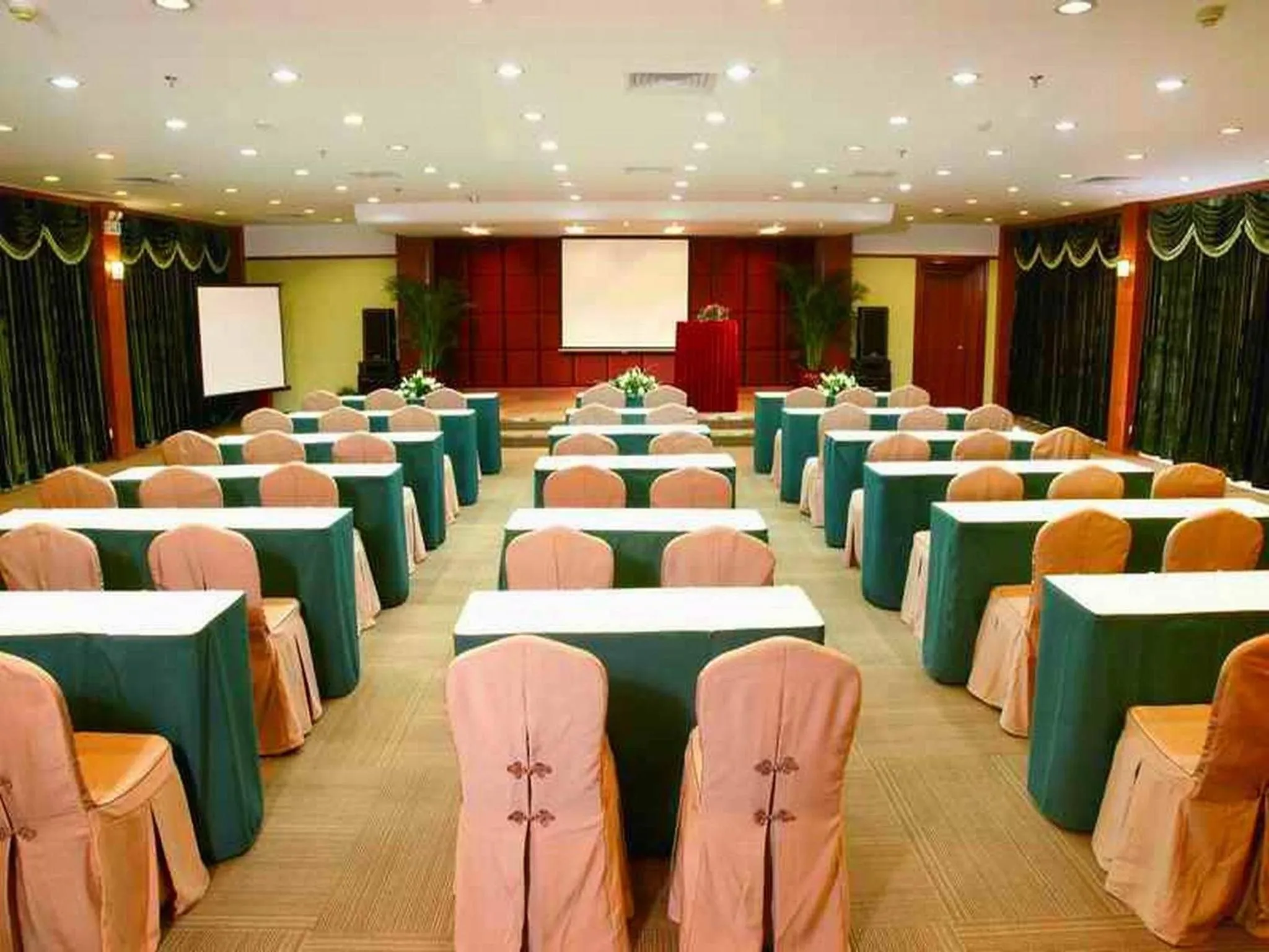 Business facilities in Shenzhen Kaili Hotel, Guomao Shopping Mall