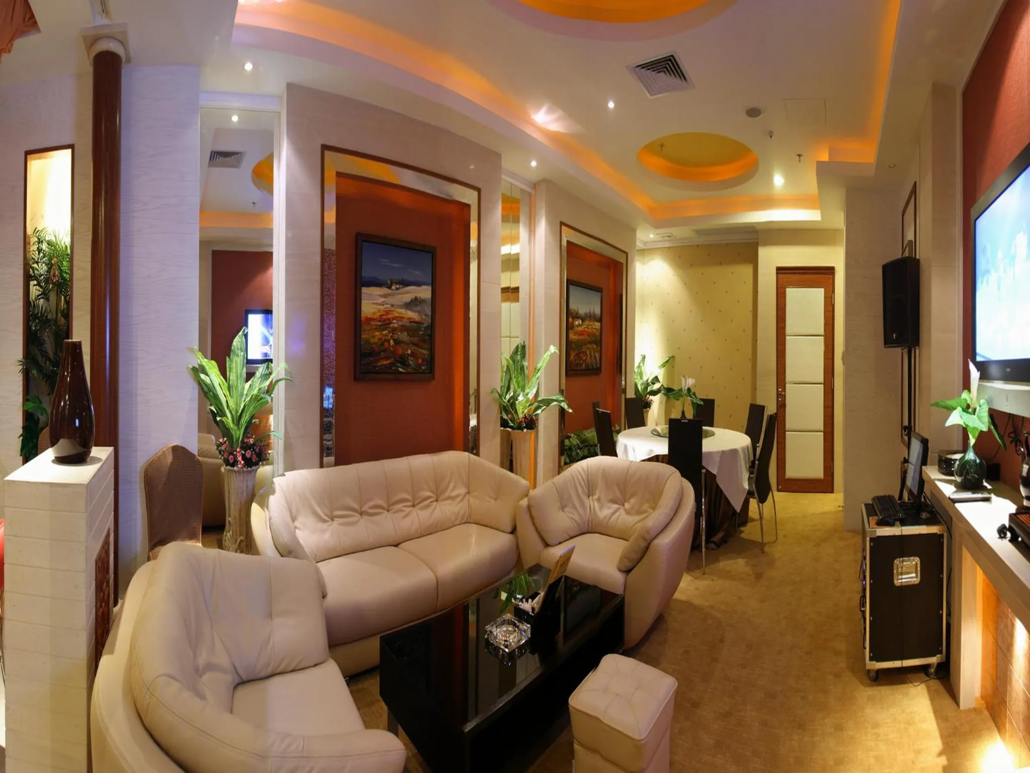 Seating area in Shenzhen Kaili Hotel, Guomao Shopping Mall