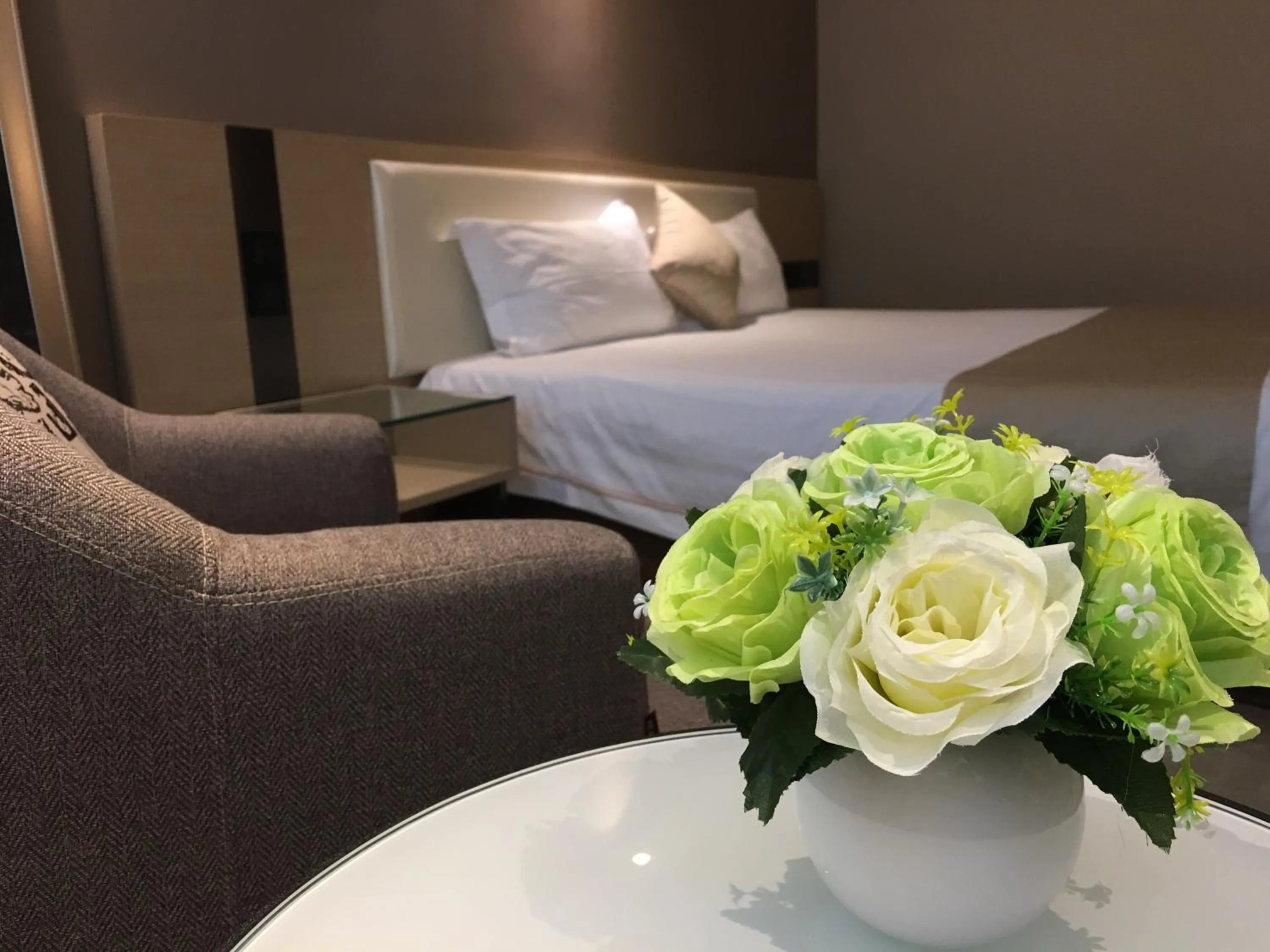 Decorative detail, Bed in Shenzhen Kaili Hotel, Guomao Shopping Mall