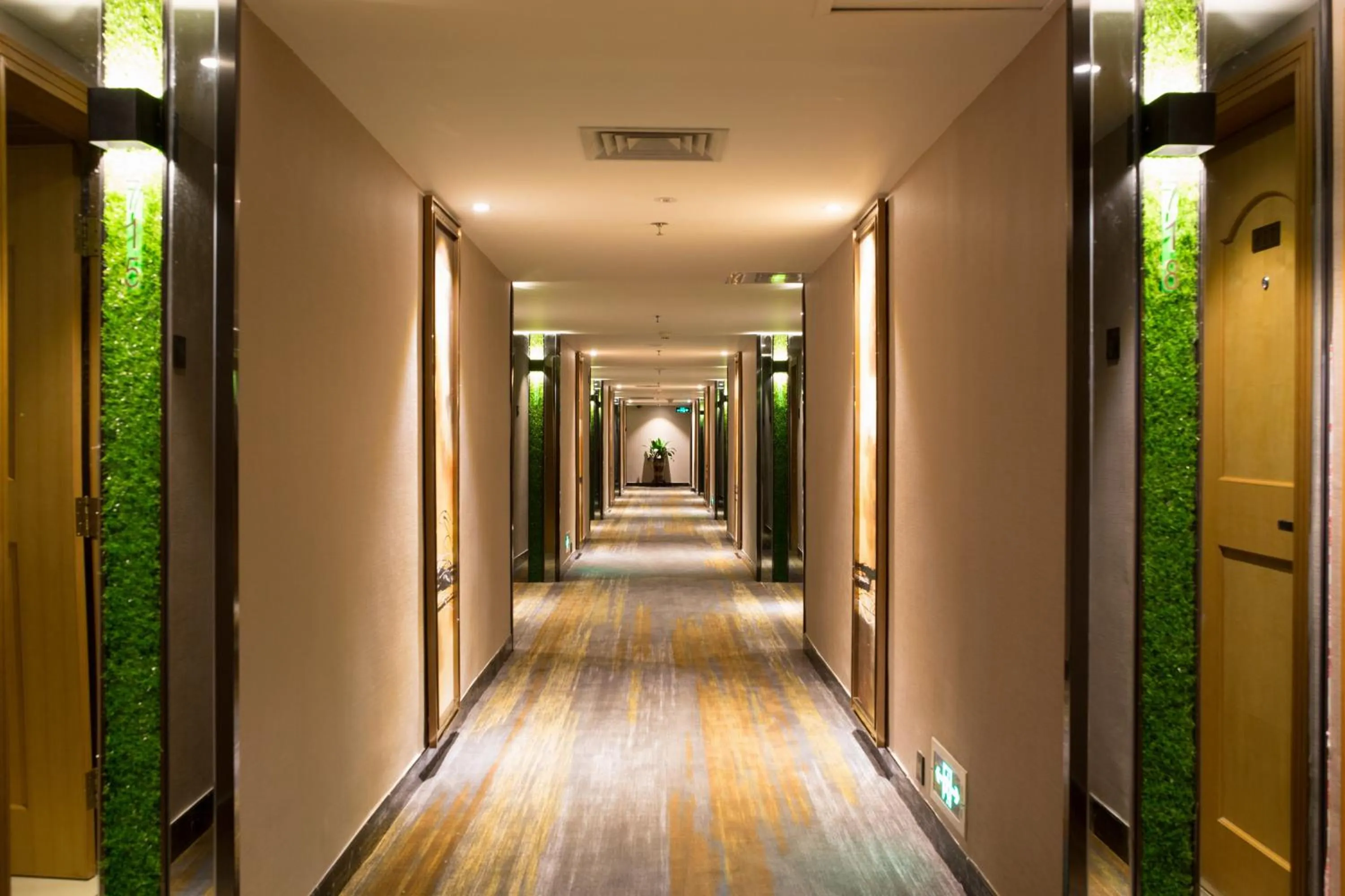 Decorative detail in Shenzhen Kaili Hotel, Guomao Shopping Mall