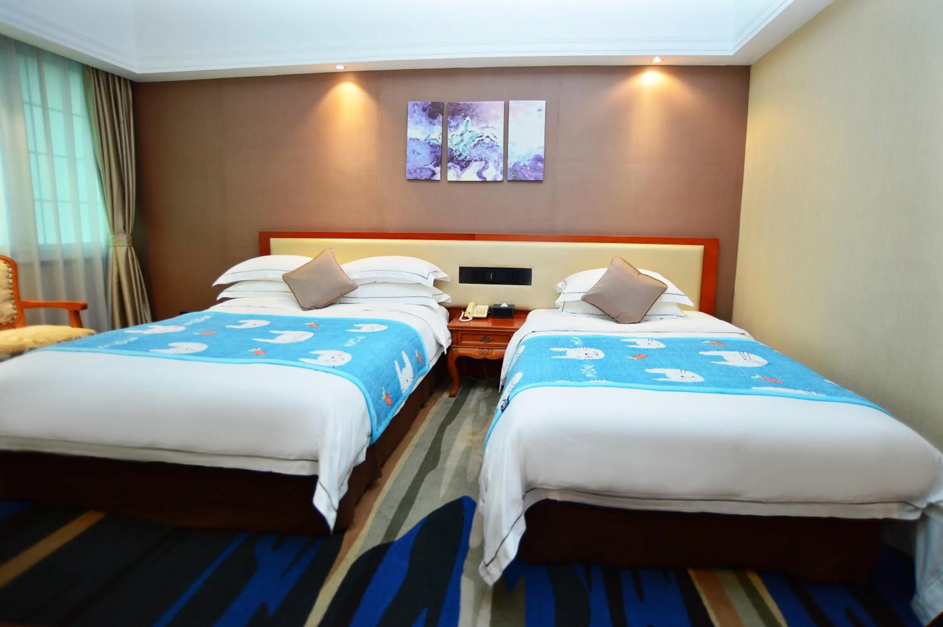 Bed in Shenzhen Kaili Hotel, Guomao Shopping Mall