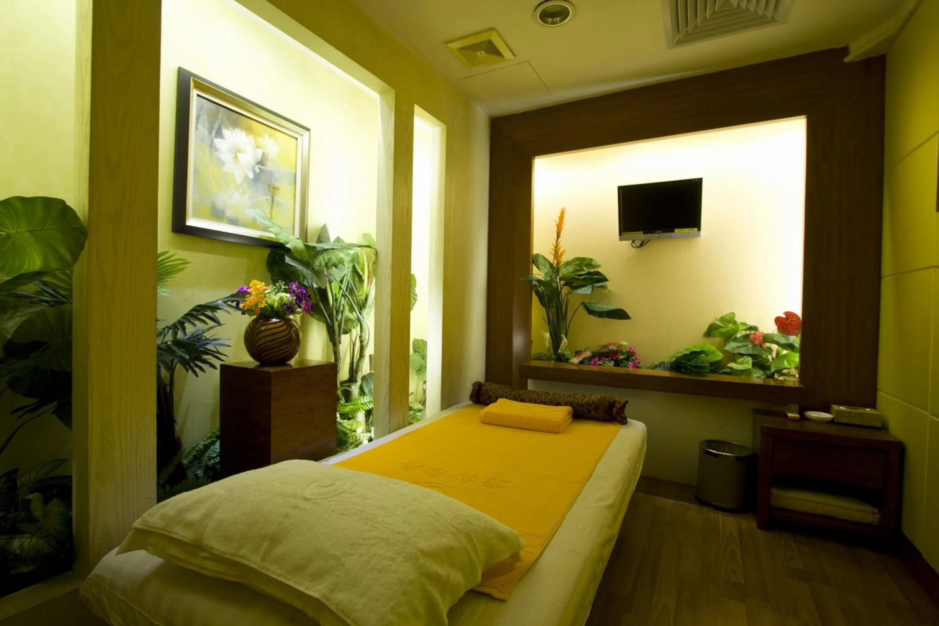 Massage, Bed in Shenzhen Kaili Hotel, Guomao Shopping Mall
