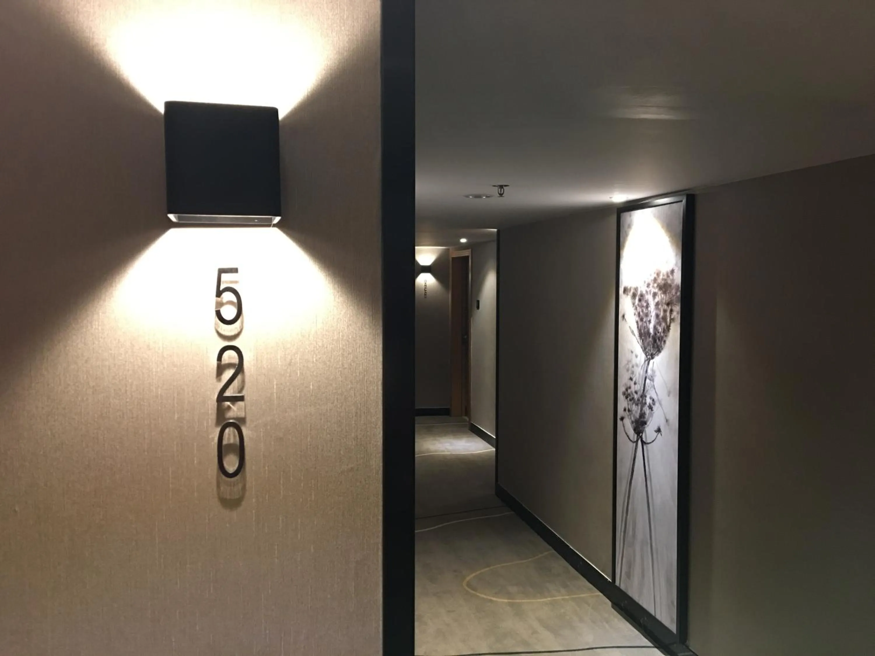 Decorative detail in Shenzhen Kaili Hotel, Guomao Shopping Mall