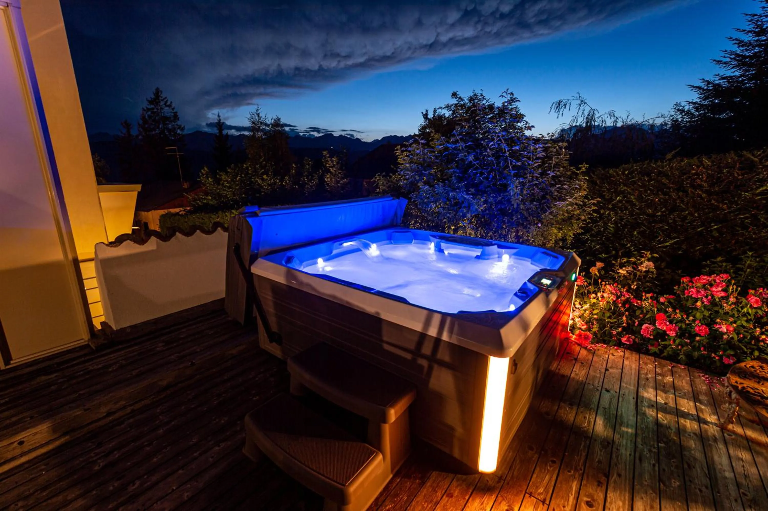 Hot Tub in Villa Orso Grigio