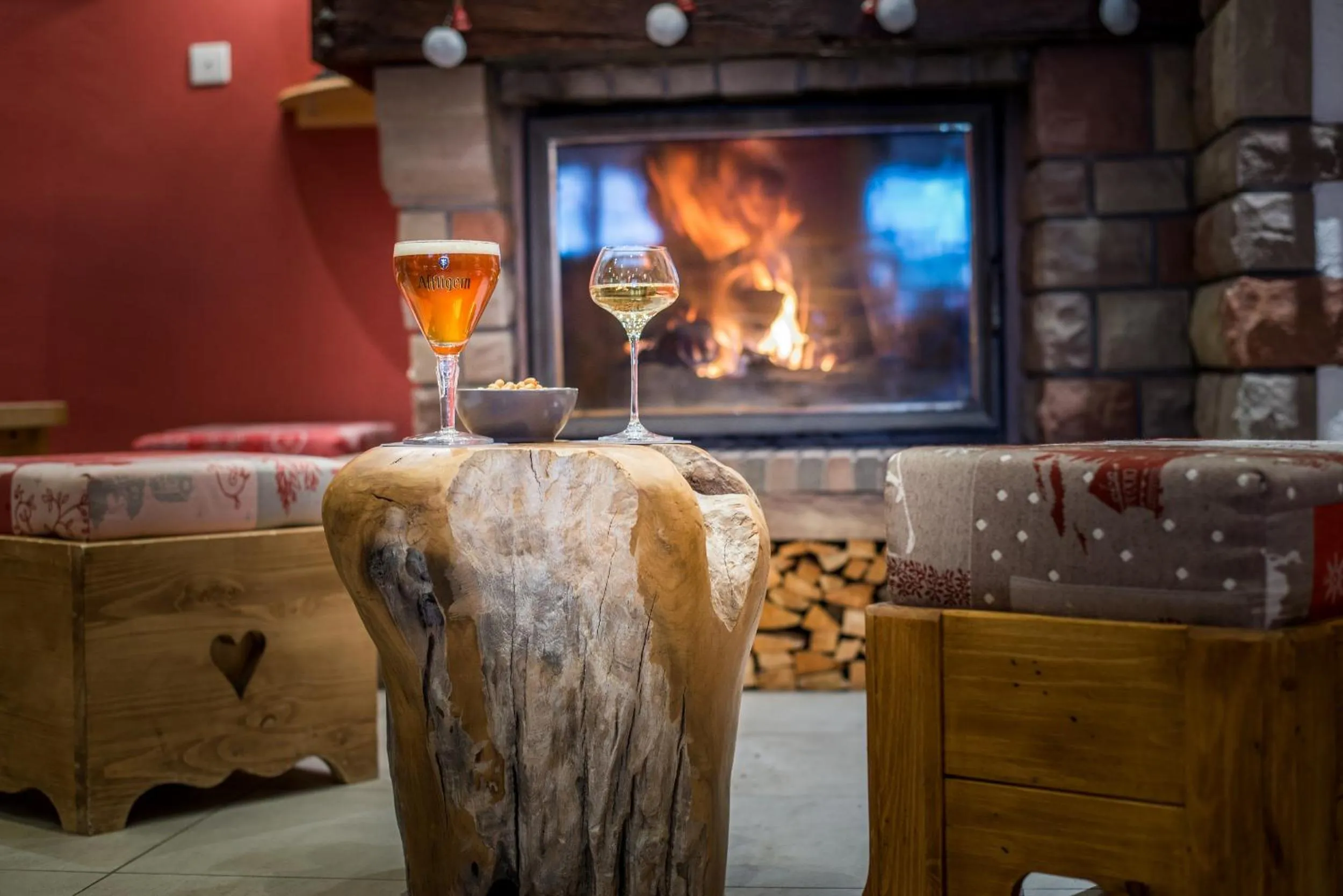 Lobby or reception in Logis Hôtel Le Vétiné