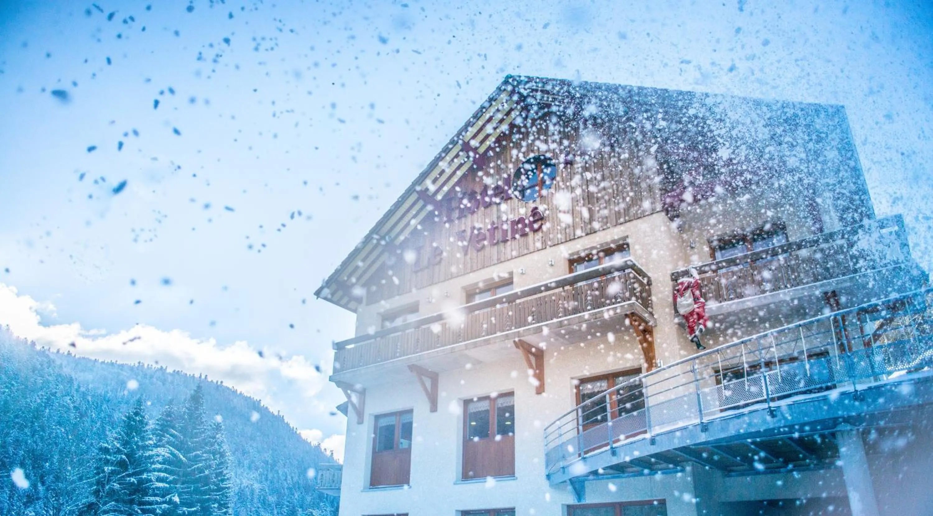 Facade/entrance in Logis Hôtel Le Vétiné