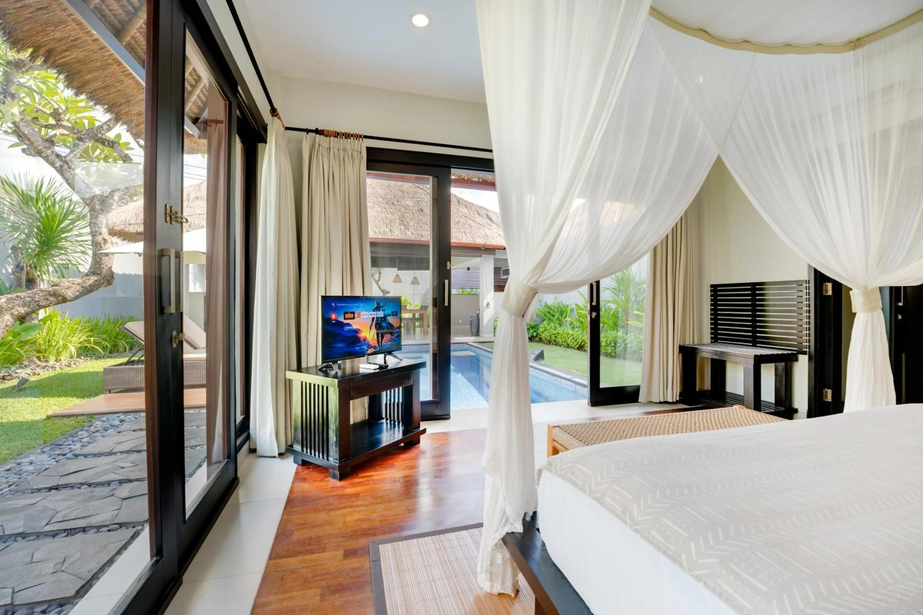 Communal lounge/ TV room, Bed in Villa Jerami & Spa