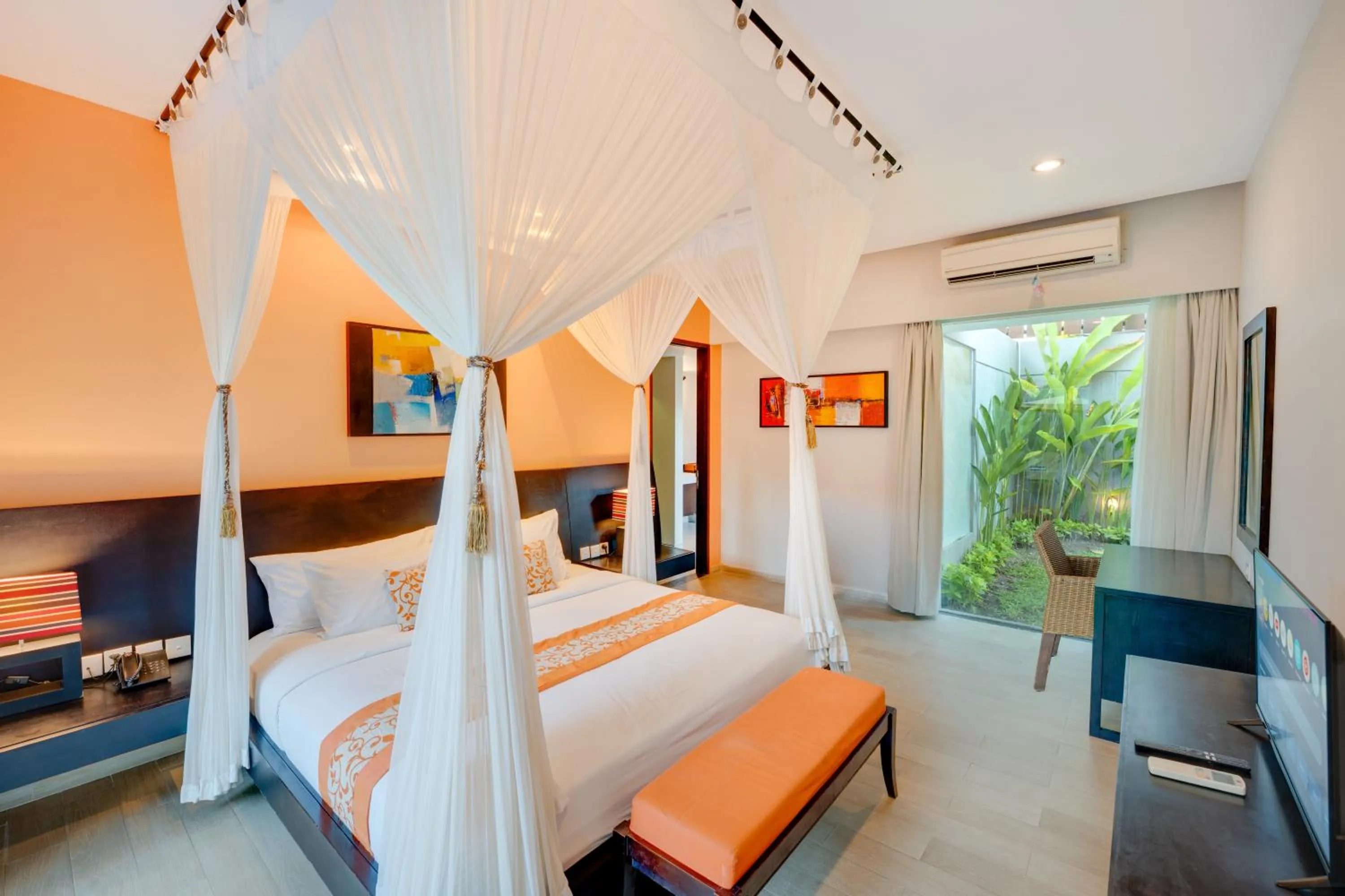 Photo of the whole room, Bed in Villa Jerami & Spa