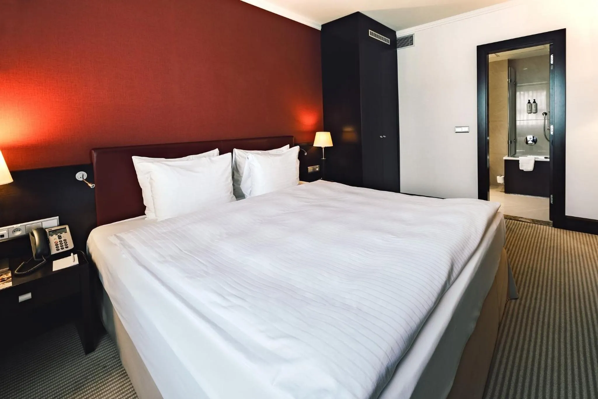 Photo of the whole room, Bed in Crowne Plaza Bratislava by IHG