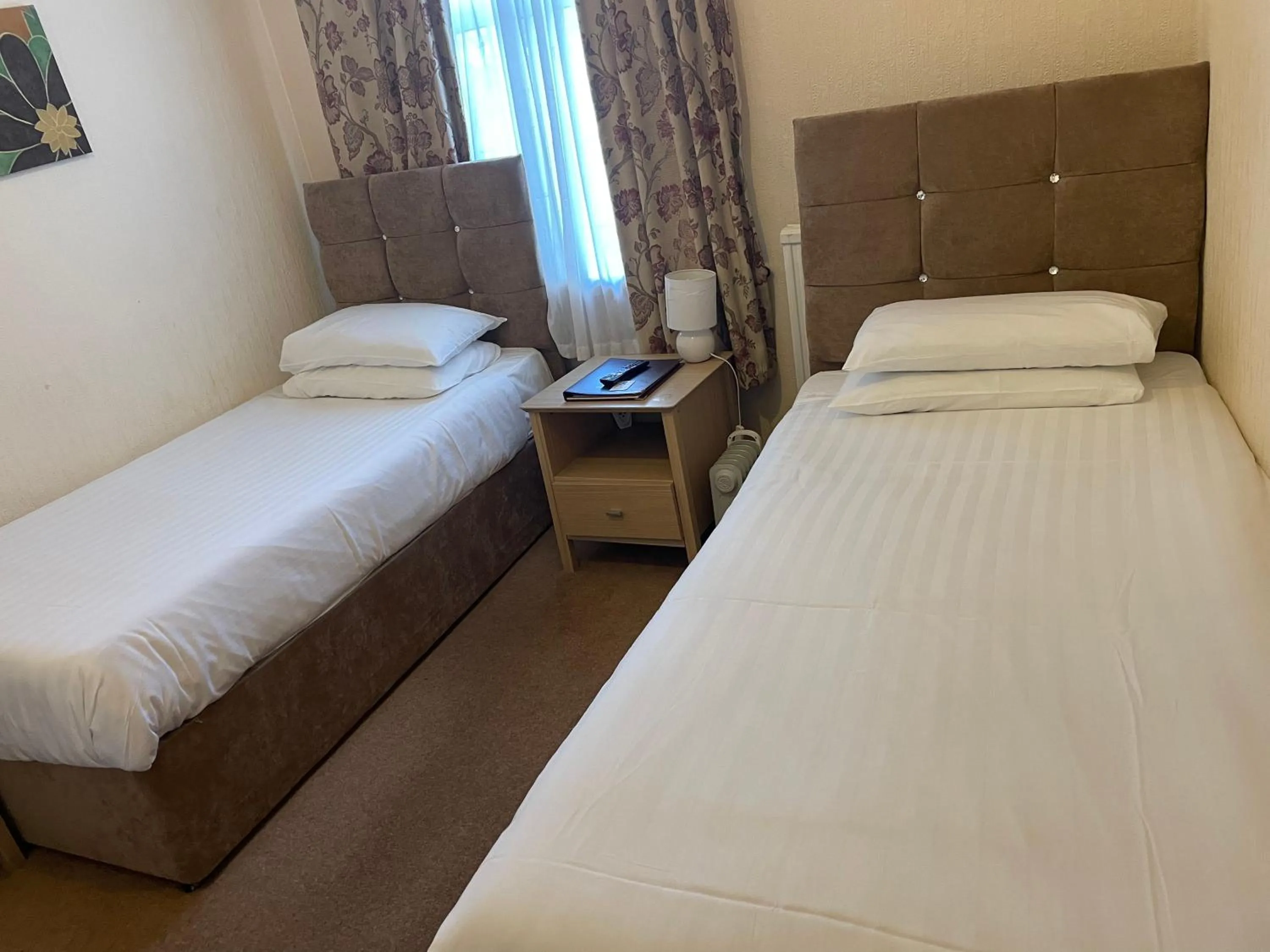 Bedroom, Bed in Diamonds Lodge near York Hospital