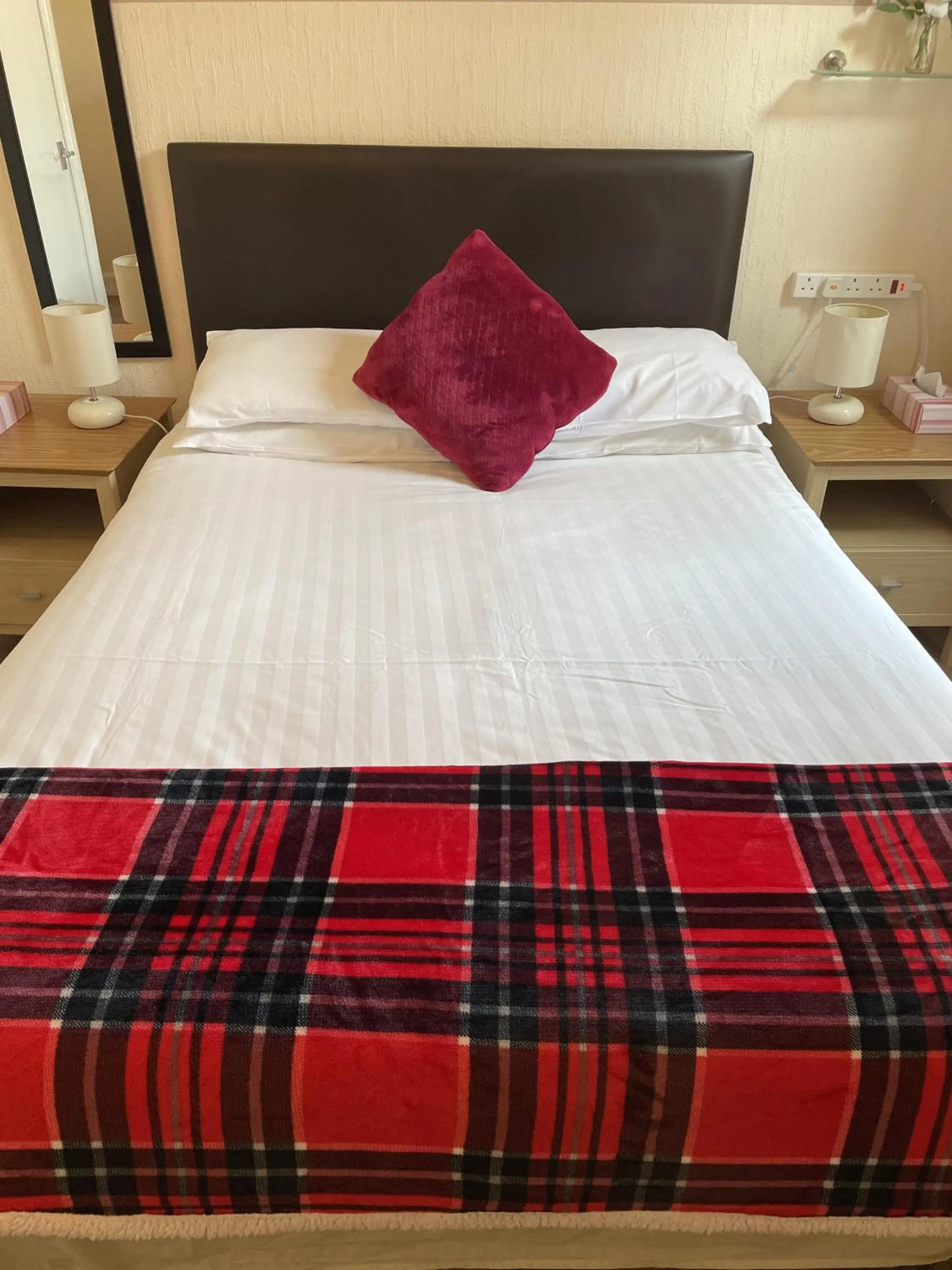 Standard Double Room in Diamonds Lodge near York Hospital