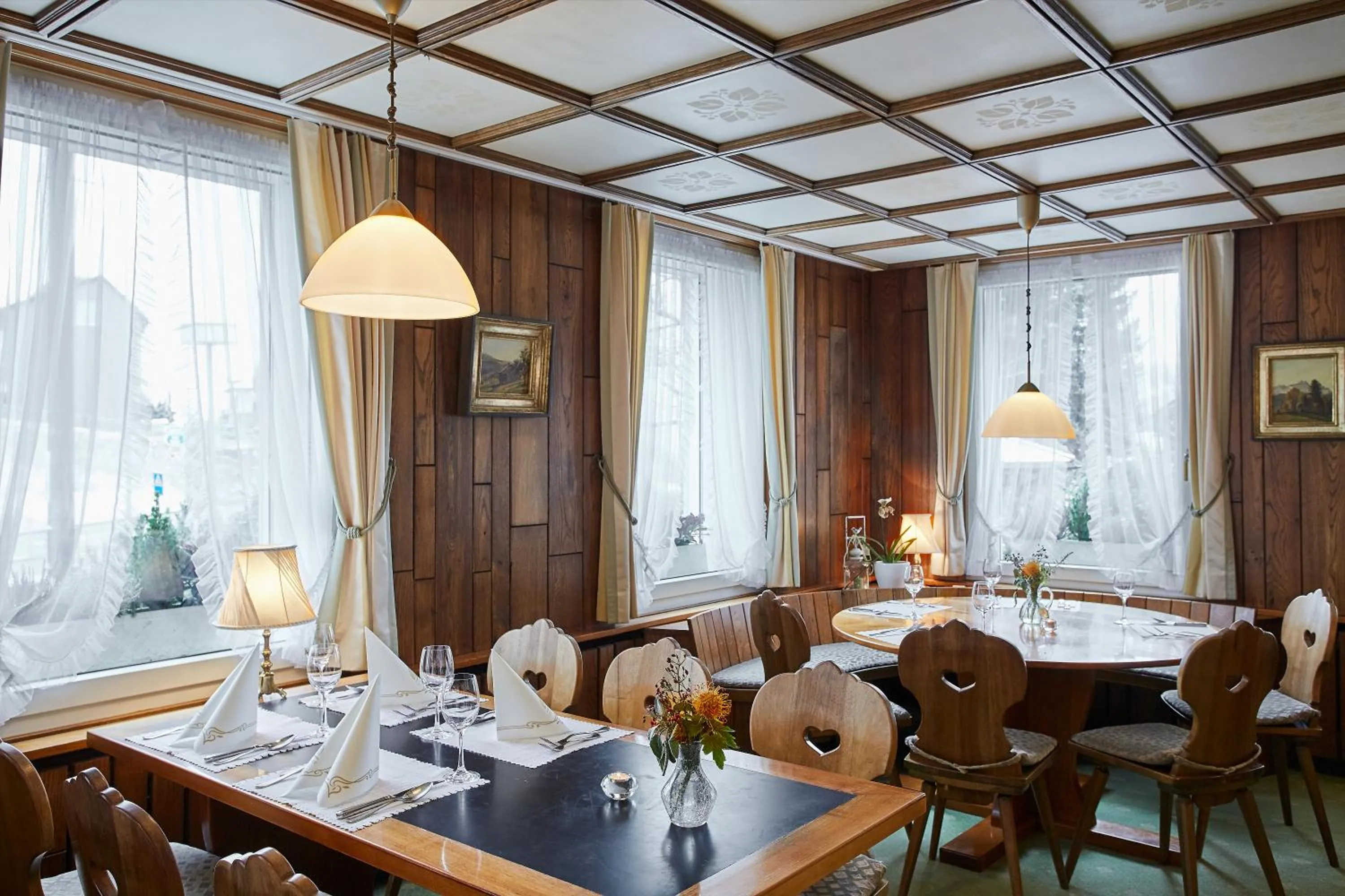 Restaurant/places to eat in Hotel & Spezialitätenrestaurant zur Linde