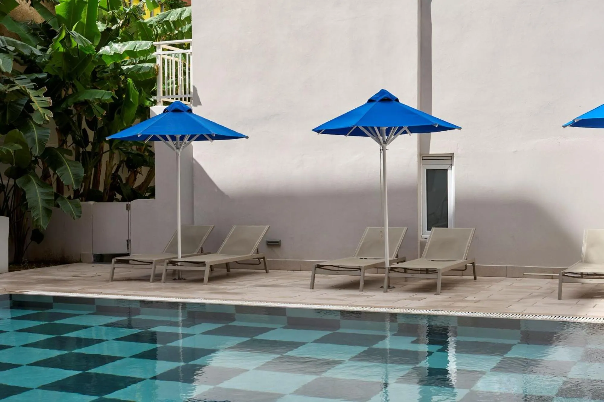 Swimming pool in Pearl Hotel