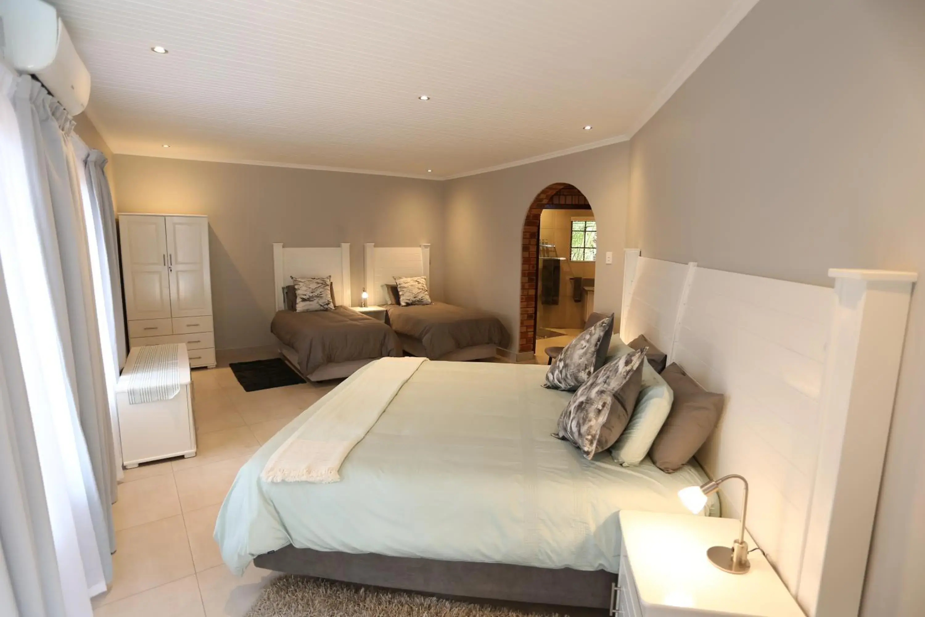 Luxury Family Room - single occupancy in Rhino Coast Guesthouse Luxury Family Room - single occupancy in Rhino Coast Guesthouse