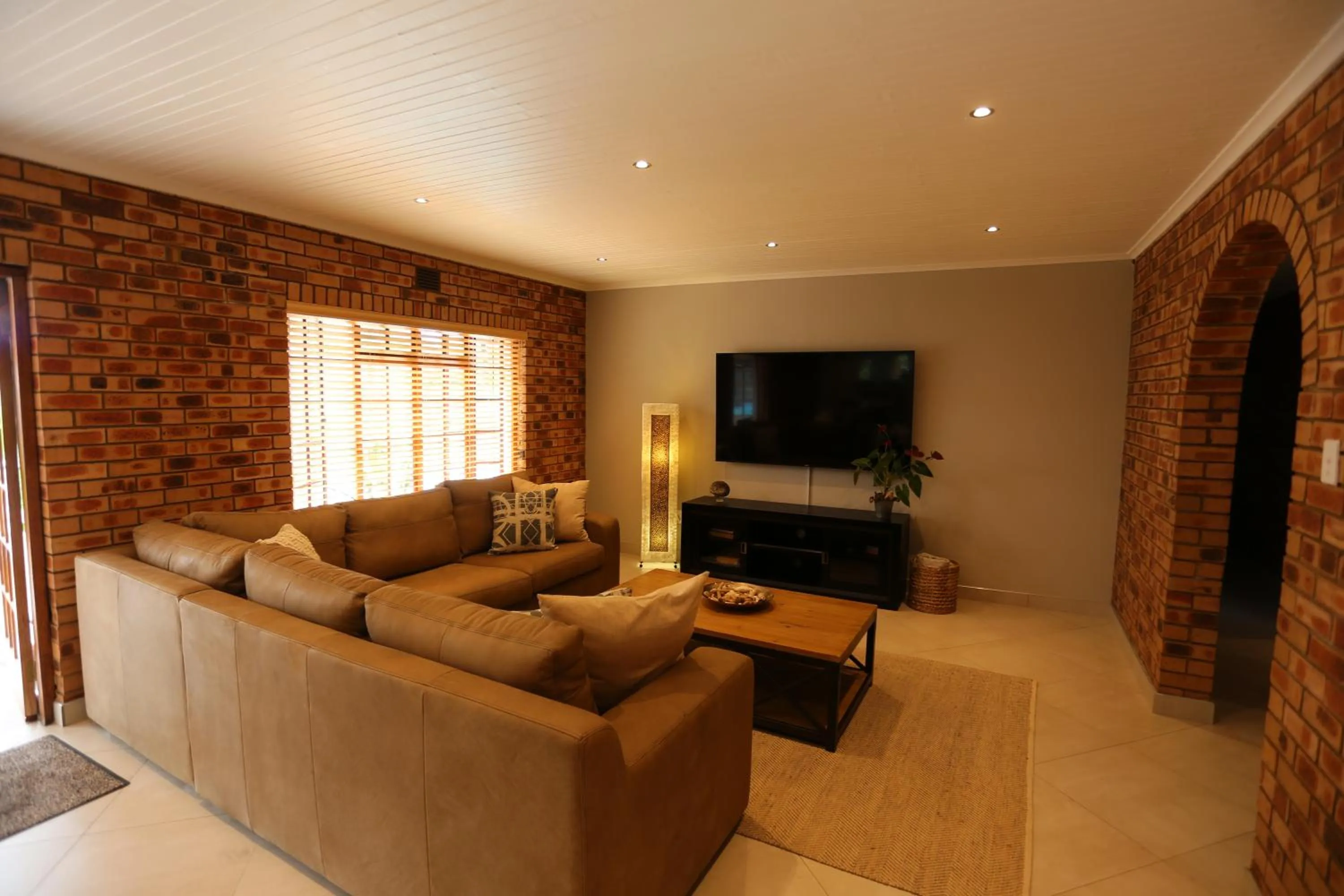 Communal lounge/ TV room in Rhino Coast Guesthouse