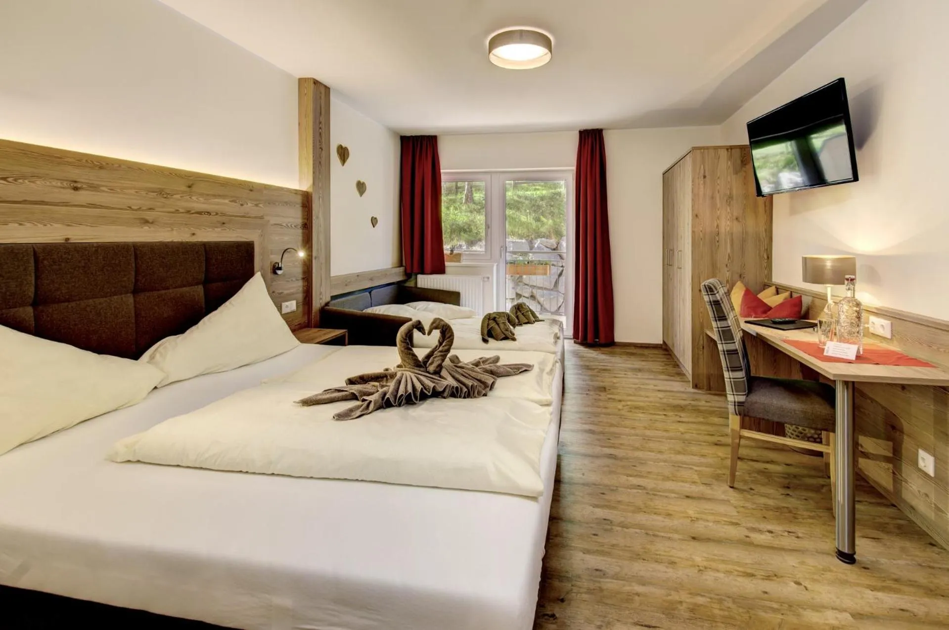 Photo of the whole room, Bed in Berghotel Jaga-Alm