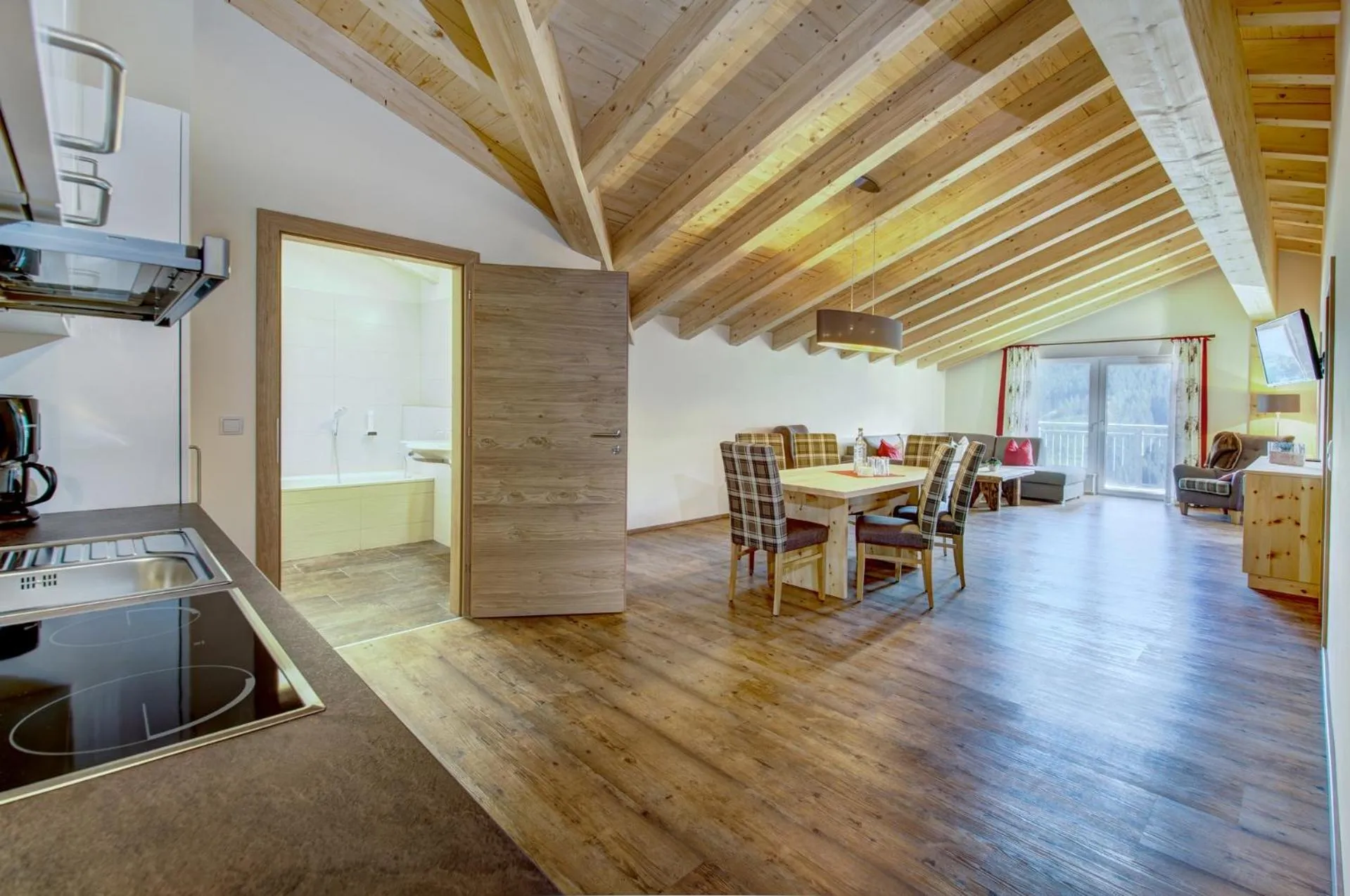 Kitchen or kitchenette in Berghotel Jaga-Alm