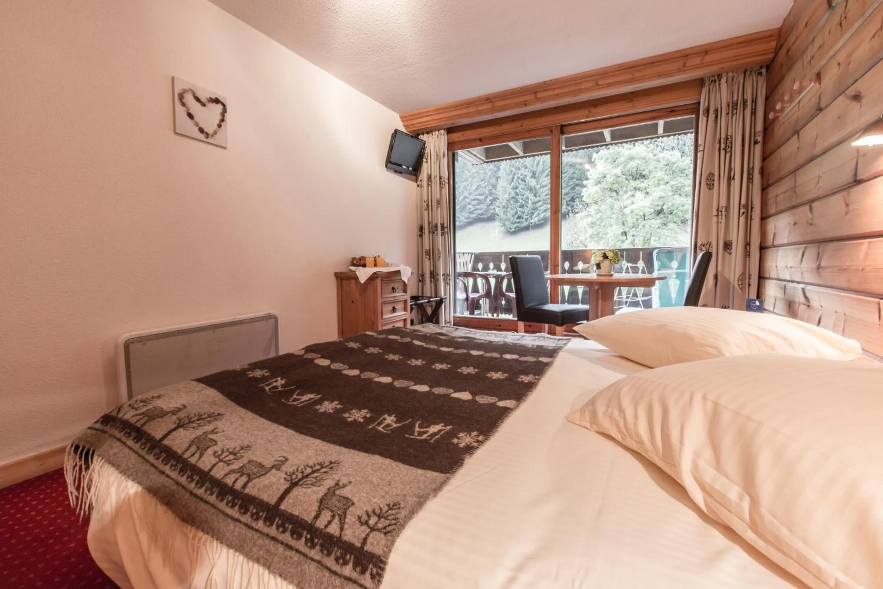 Bedroom, Bed in Hotel Club Le Crêt