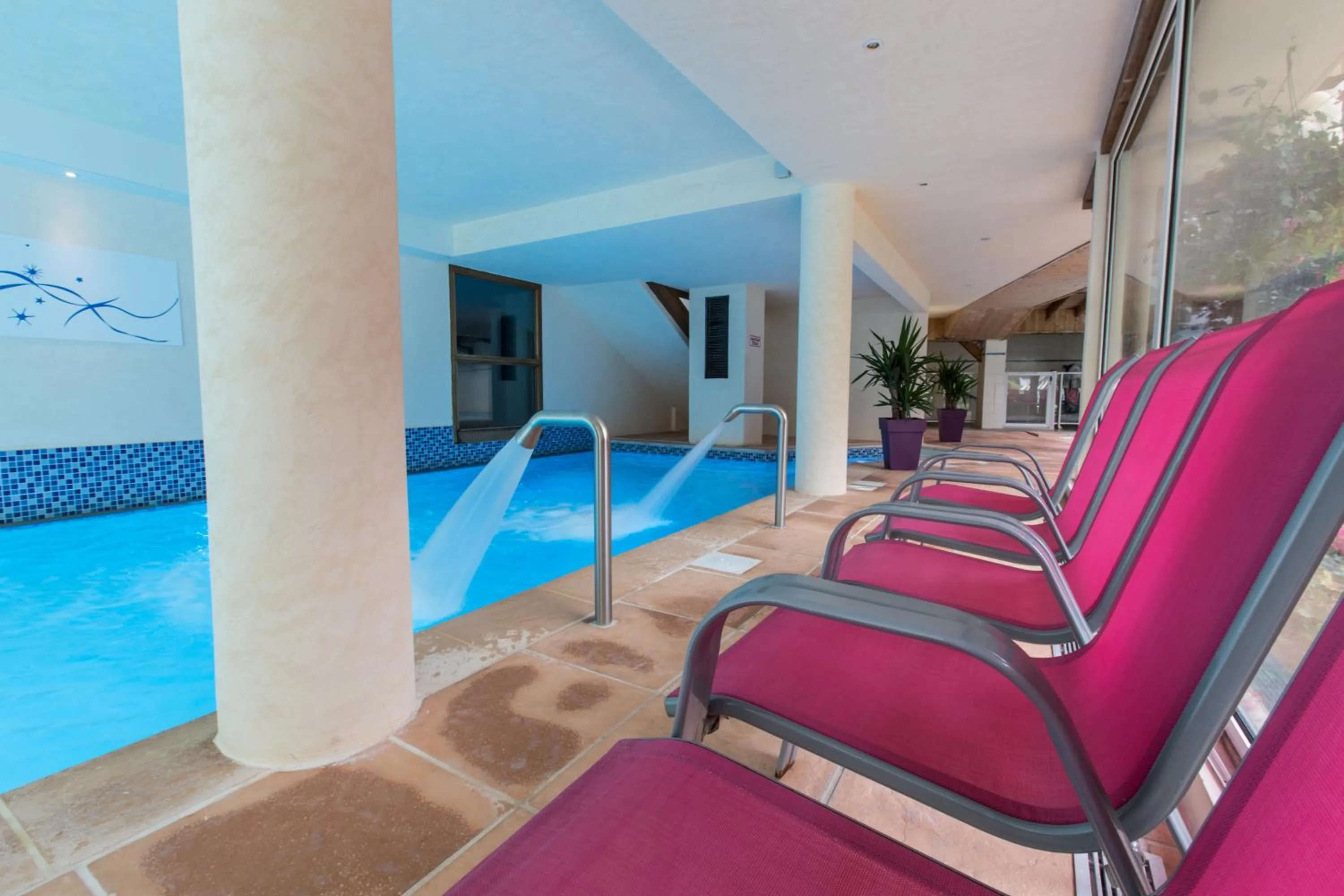 Swimming pool in Hotel Club Le Crêt