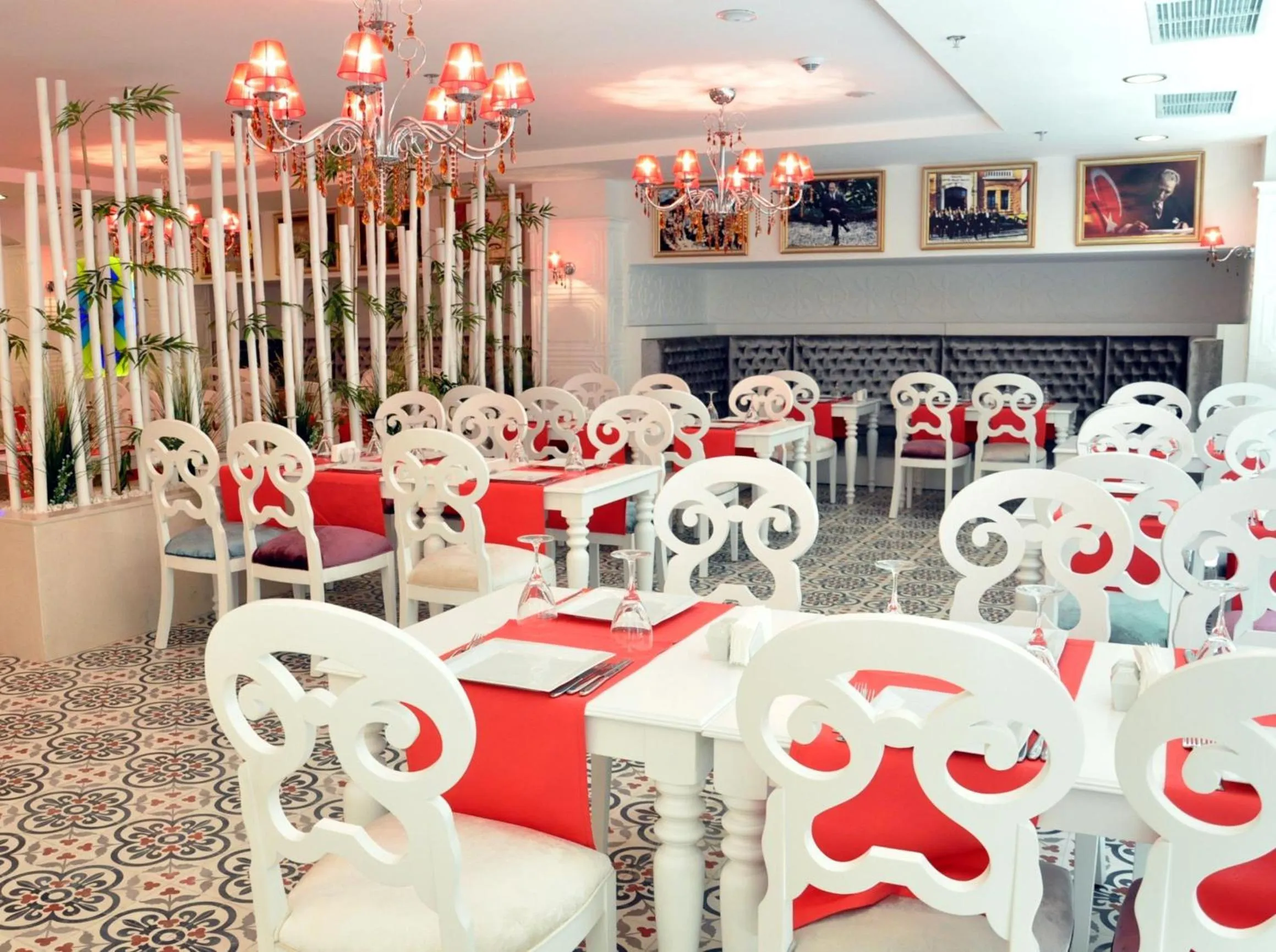 Restaurant/places to eat in Alba Hotel