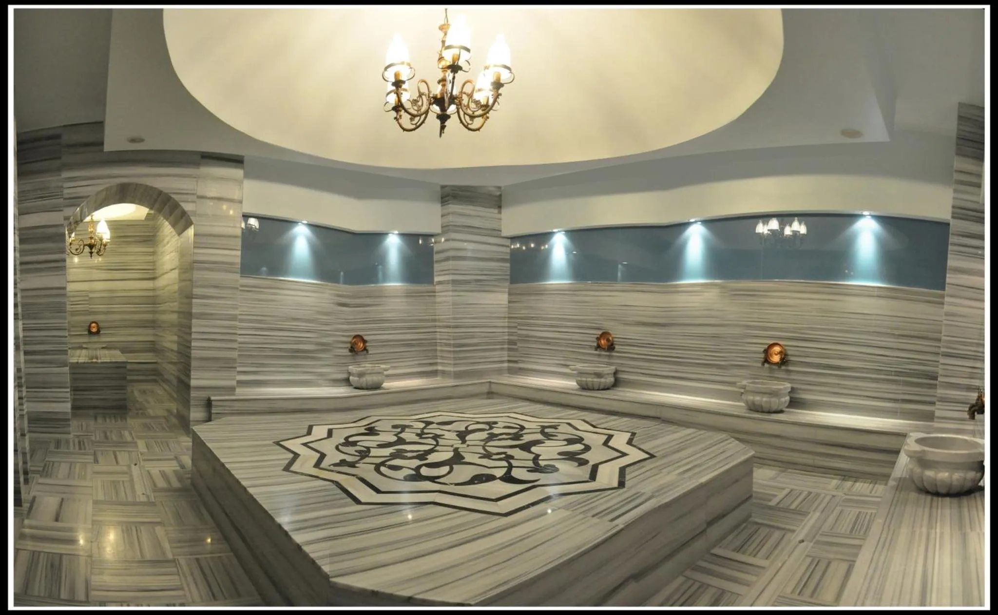 Steam room in Alba Hotel