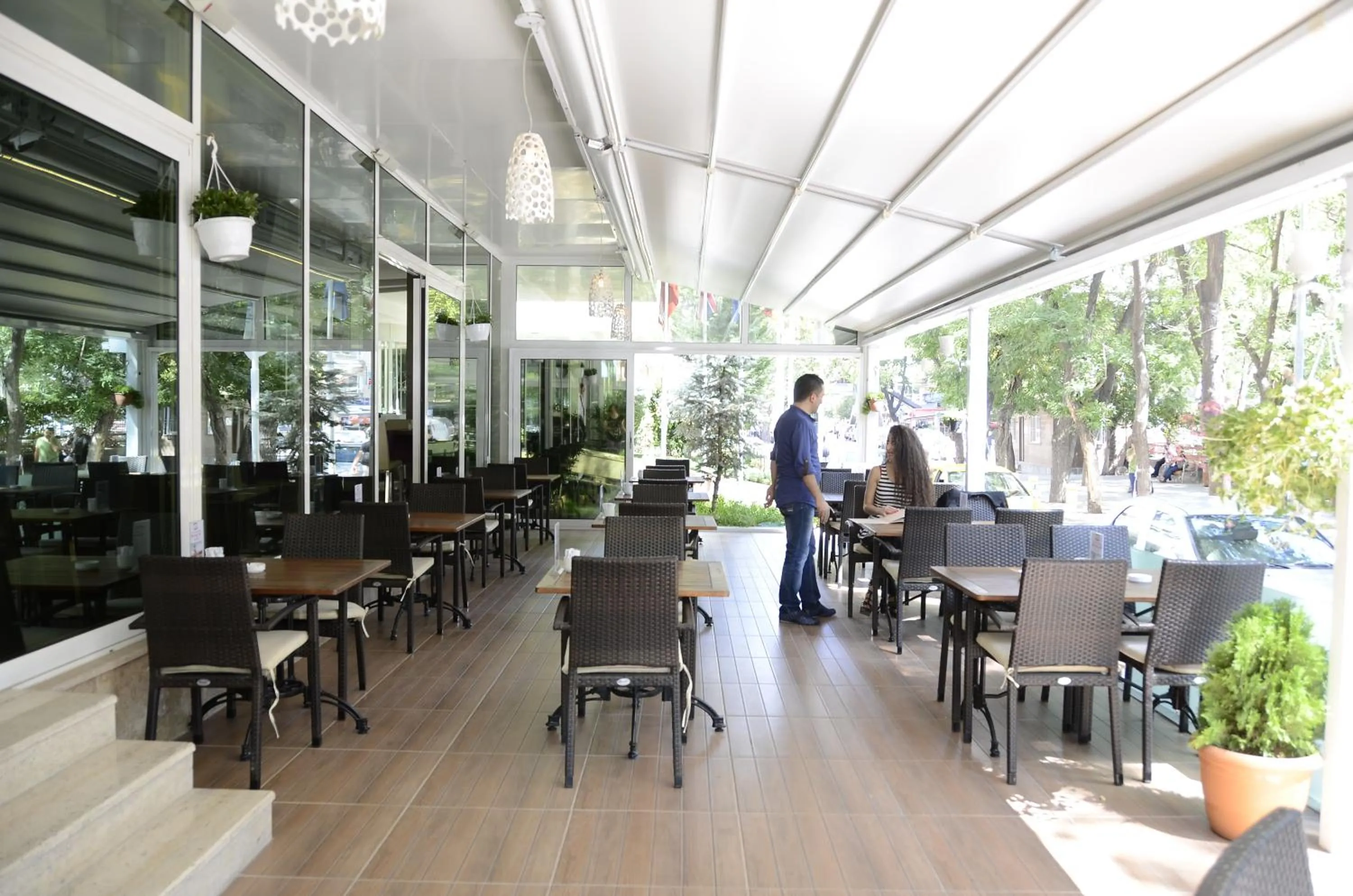 Restaurant/places to eat in Alba Hotel