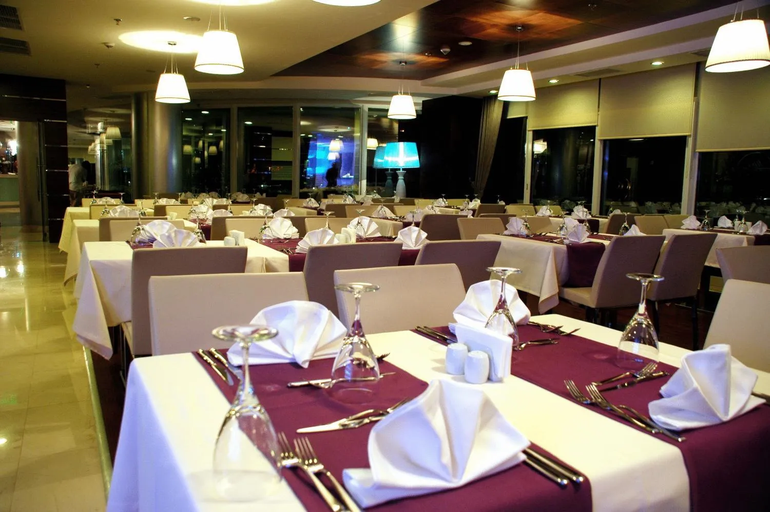 Restaurant/places to eat in Alba Hotel