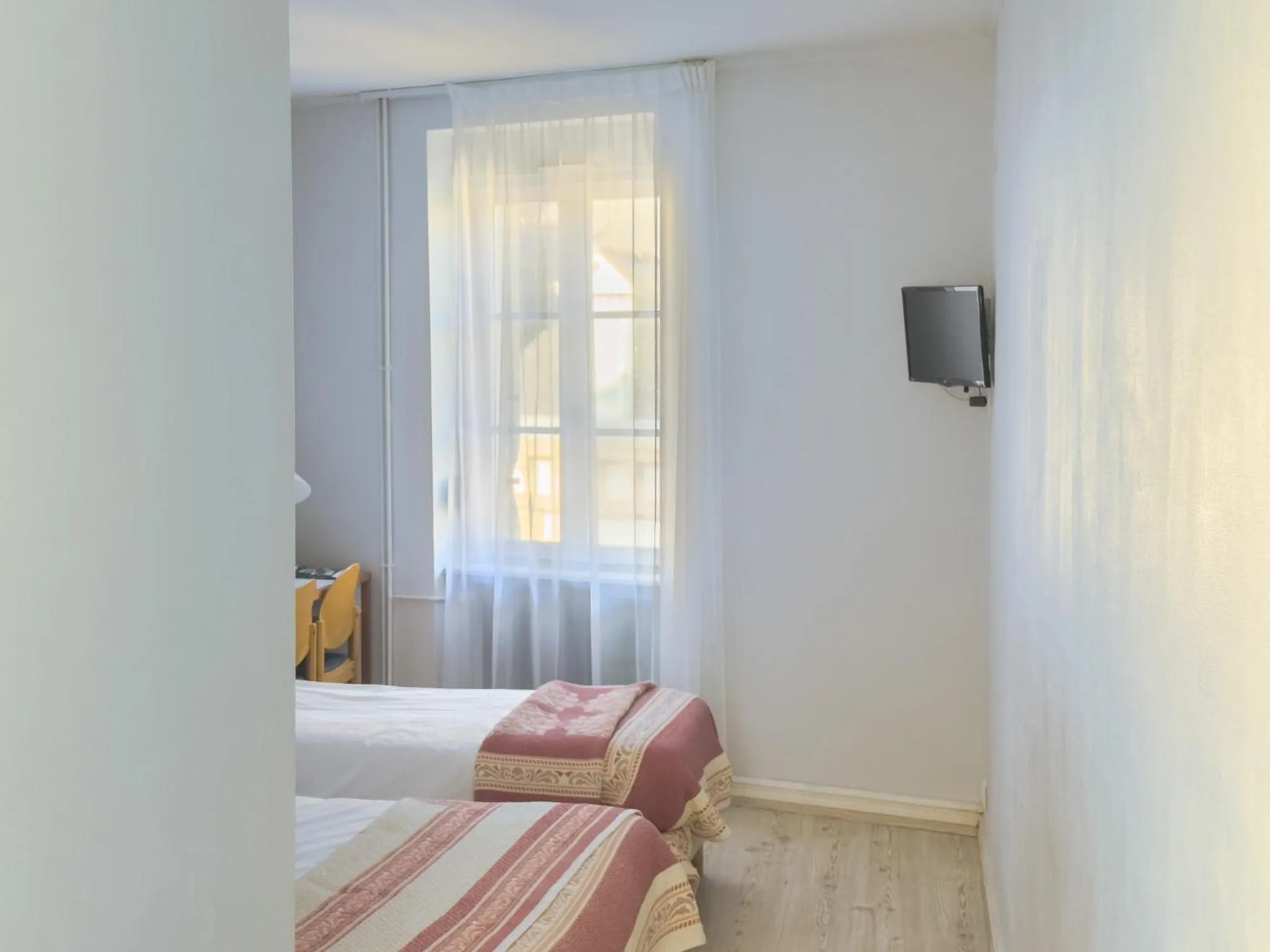 Triple Room in Logis Hôtel Les Chardons Bleus RESTAURANT LE BISTROT DE LA MER