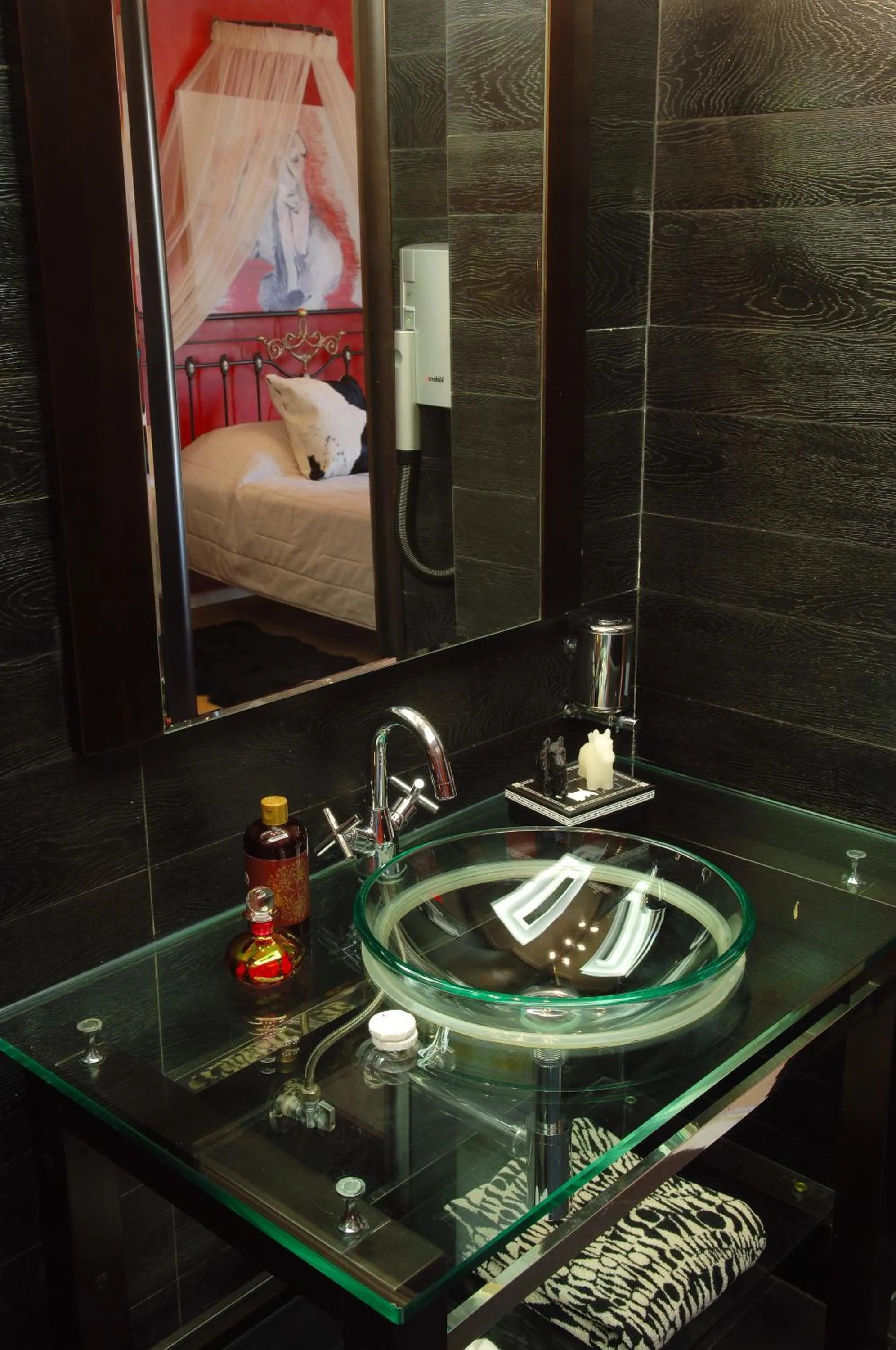 Shower in Olympic Fashion Hotels