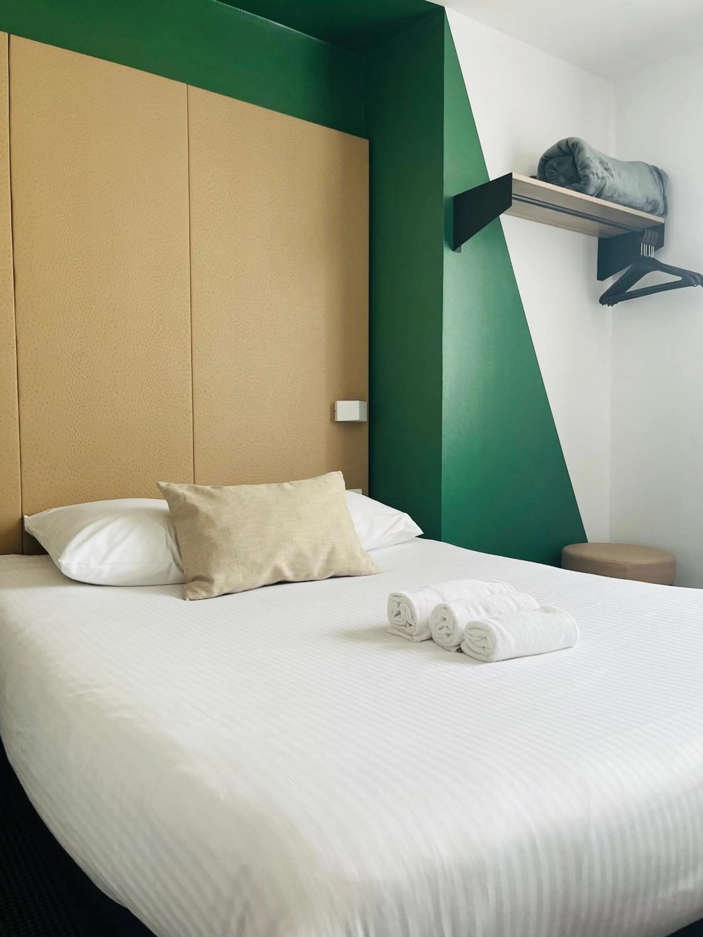 Bedroom, Bed in L'Hôtel Bristol