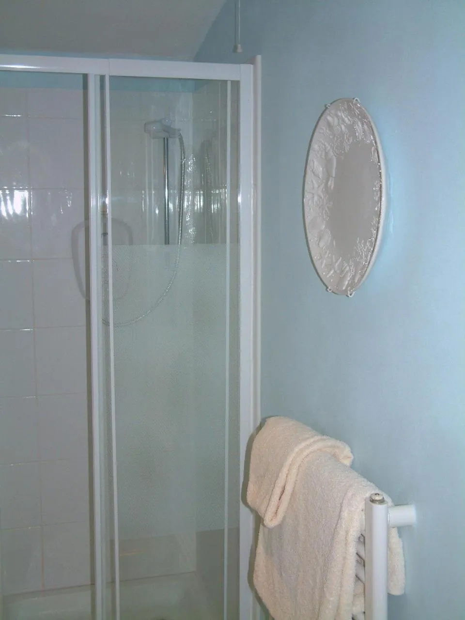 Bathroom in West Lodge Hotel