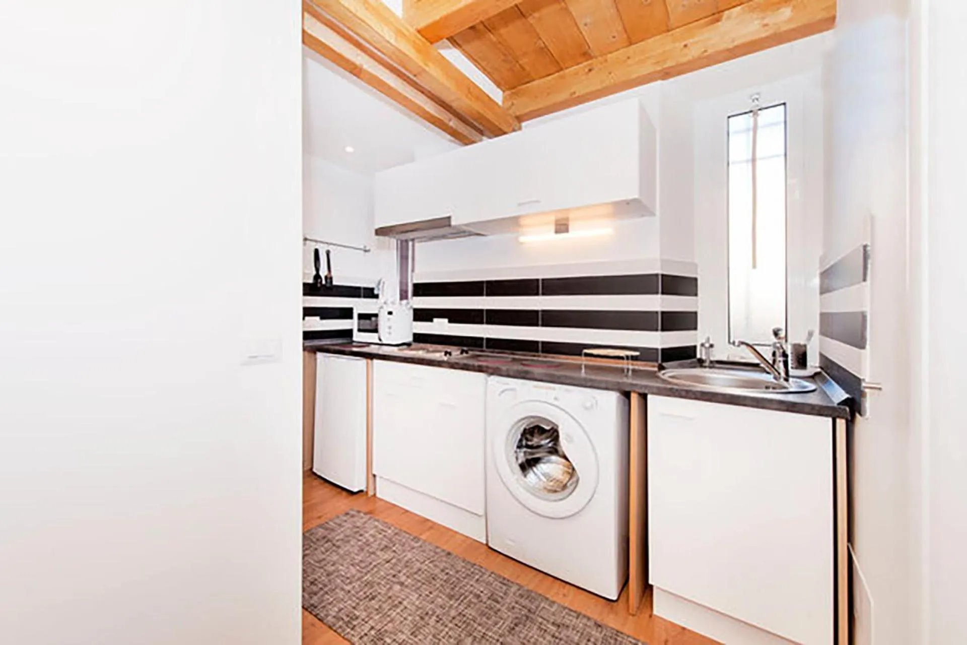 Kitchen or kitchenette in HT Residence Maximus