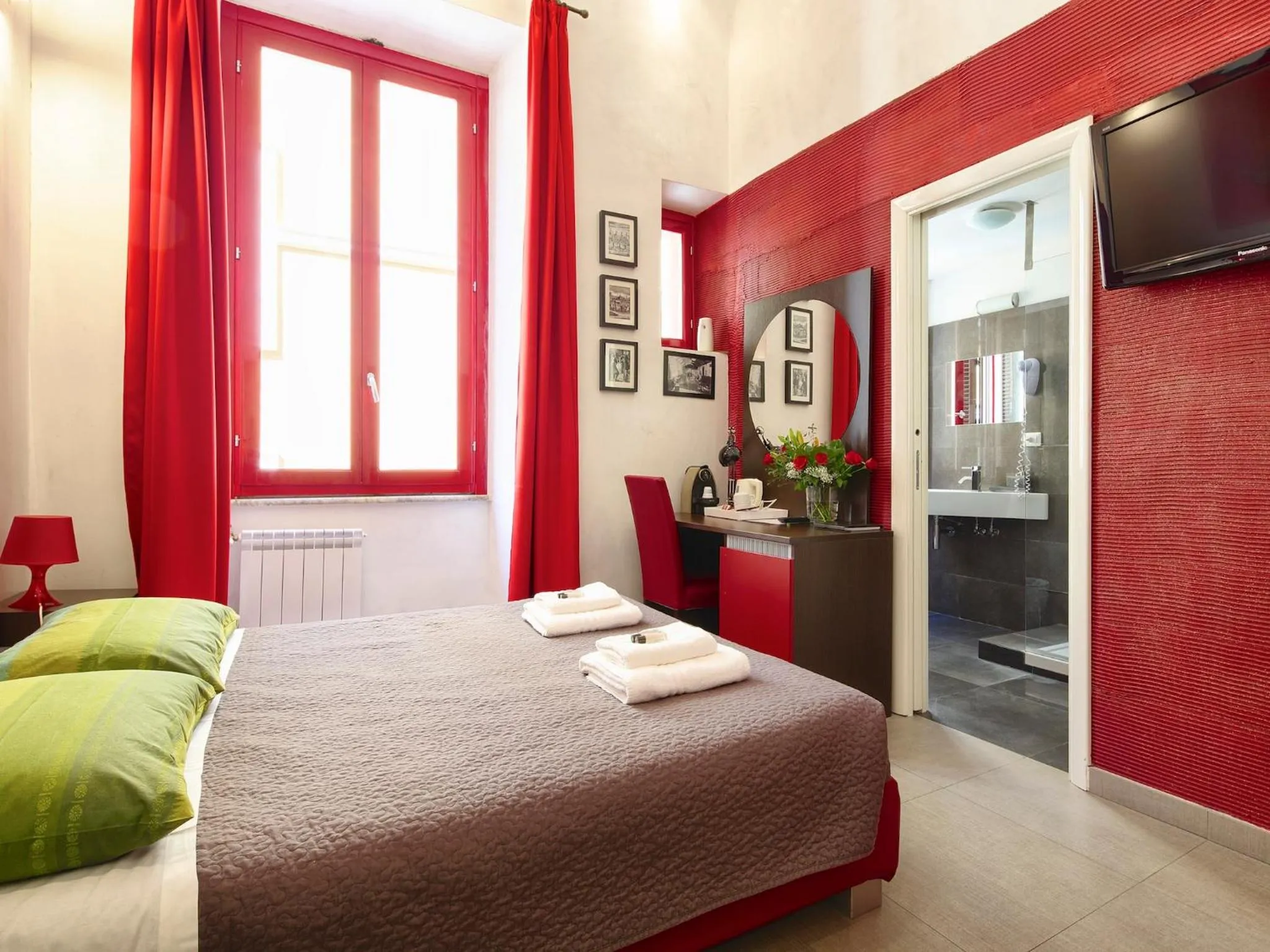 Photo of the whole room, Bed in HT Residence Maximus