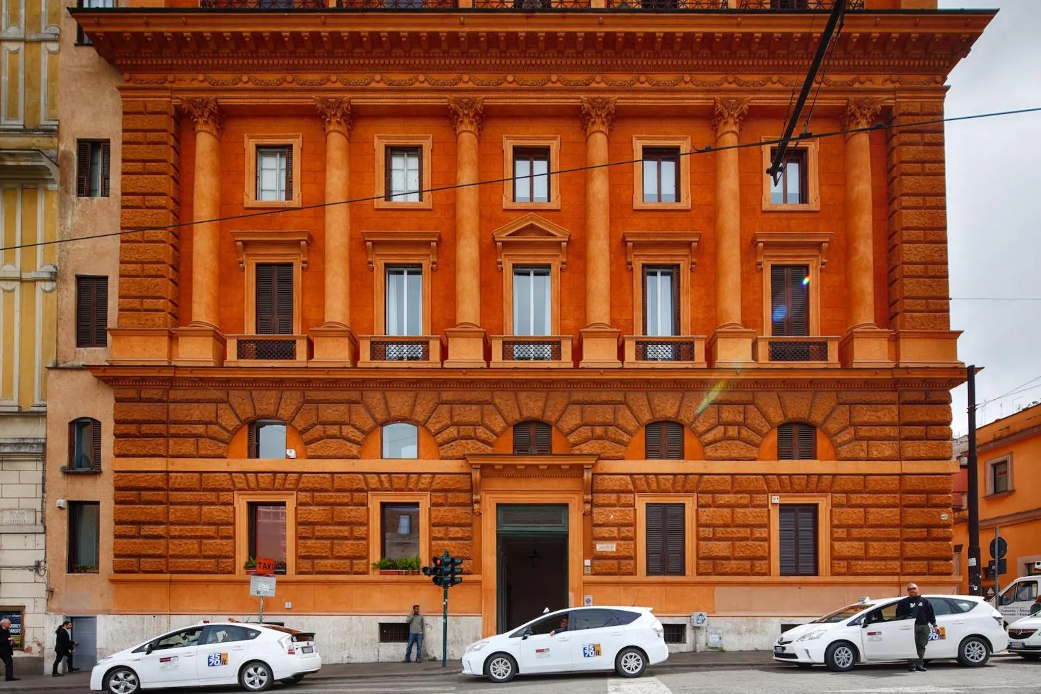 Facade/entrance in HT Residence Maximus